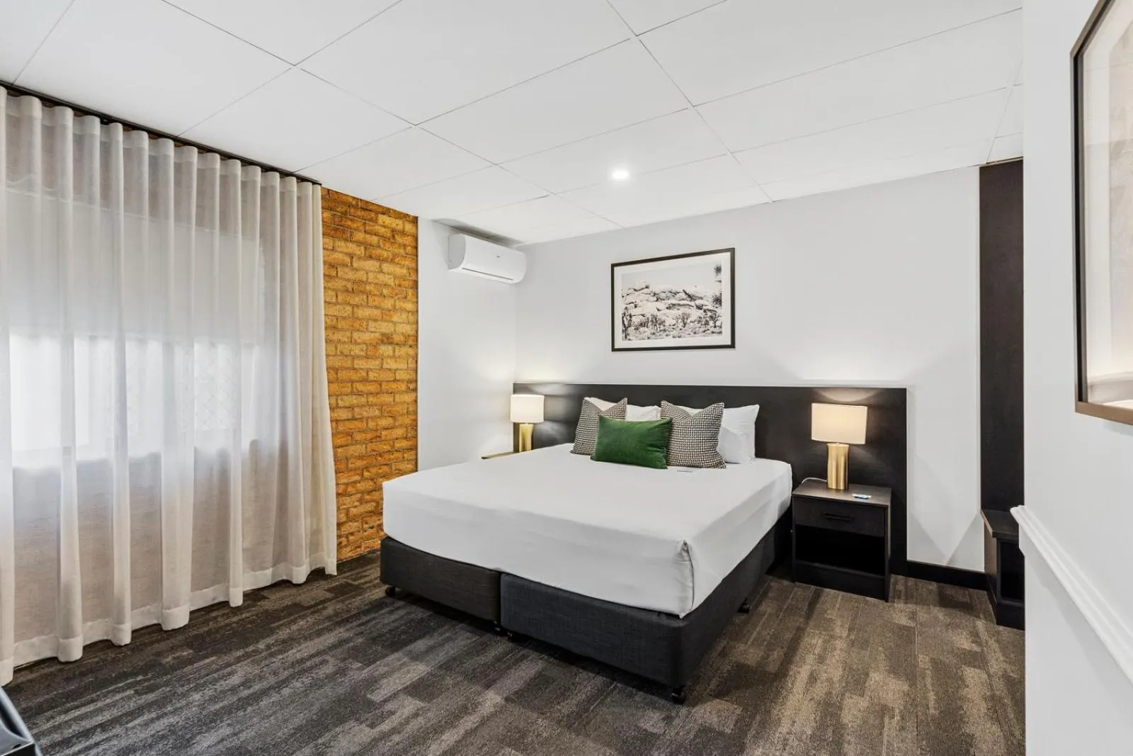 Bed in Quality Hotel Robertson Gardens