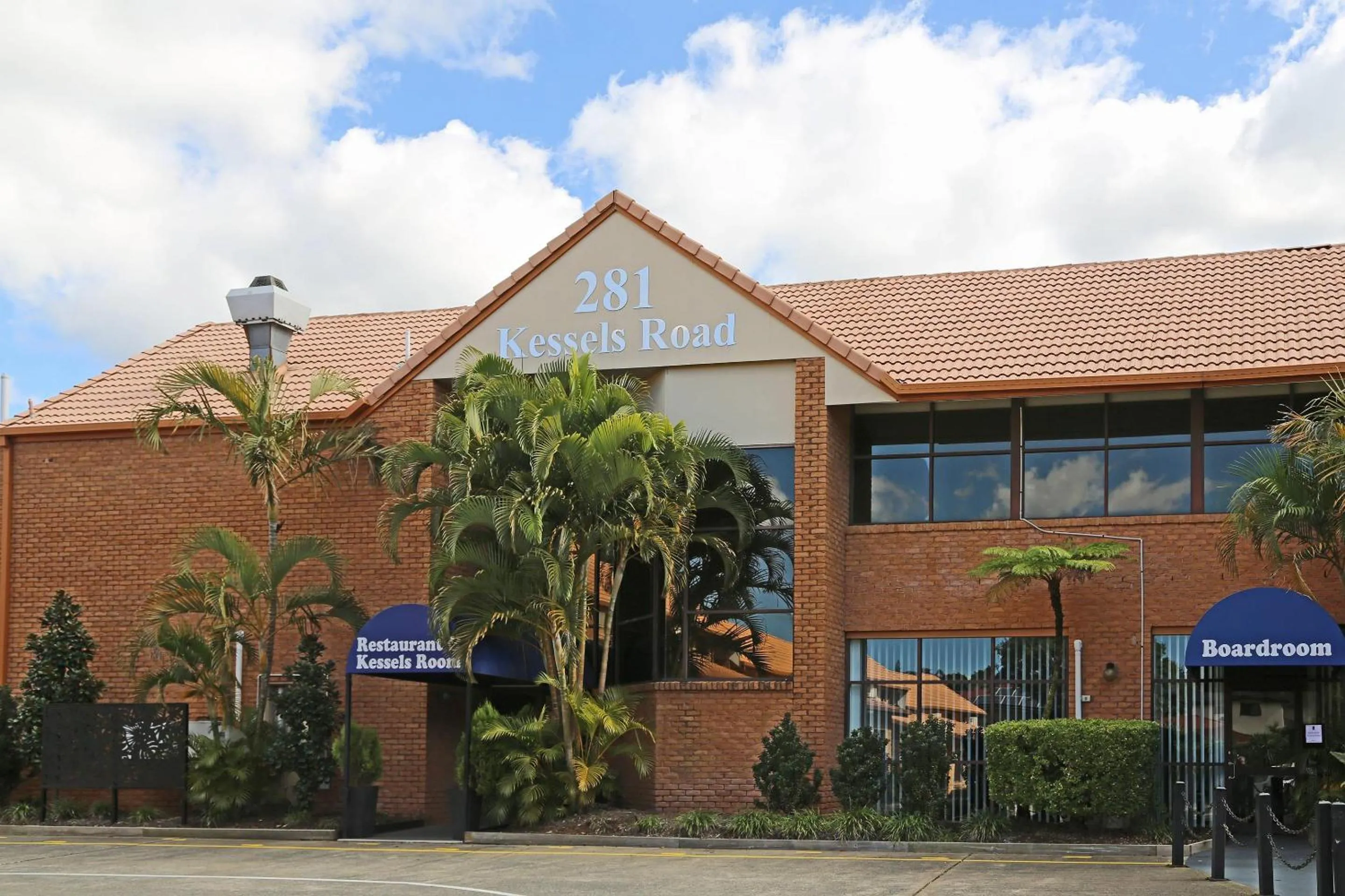 Property building in Quality Hotel Robertson Gardens