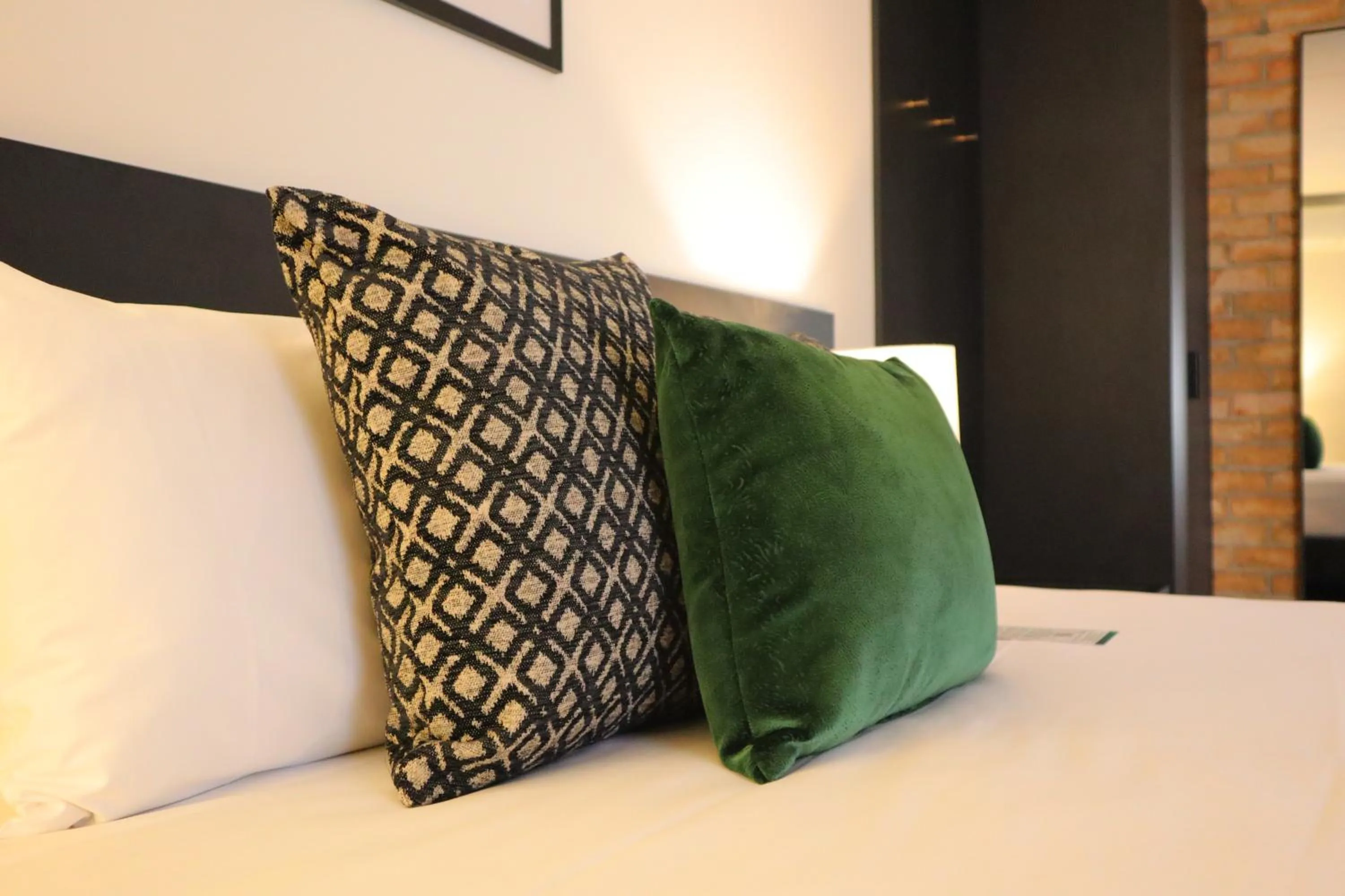 Bed in Quality Hotel Robertson Gardens