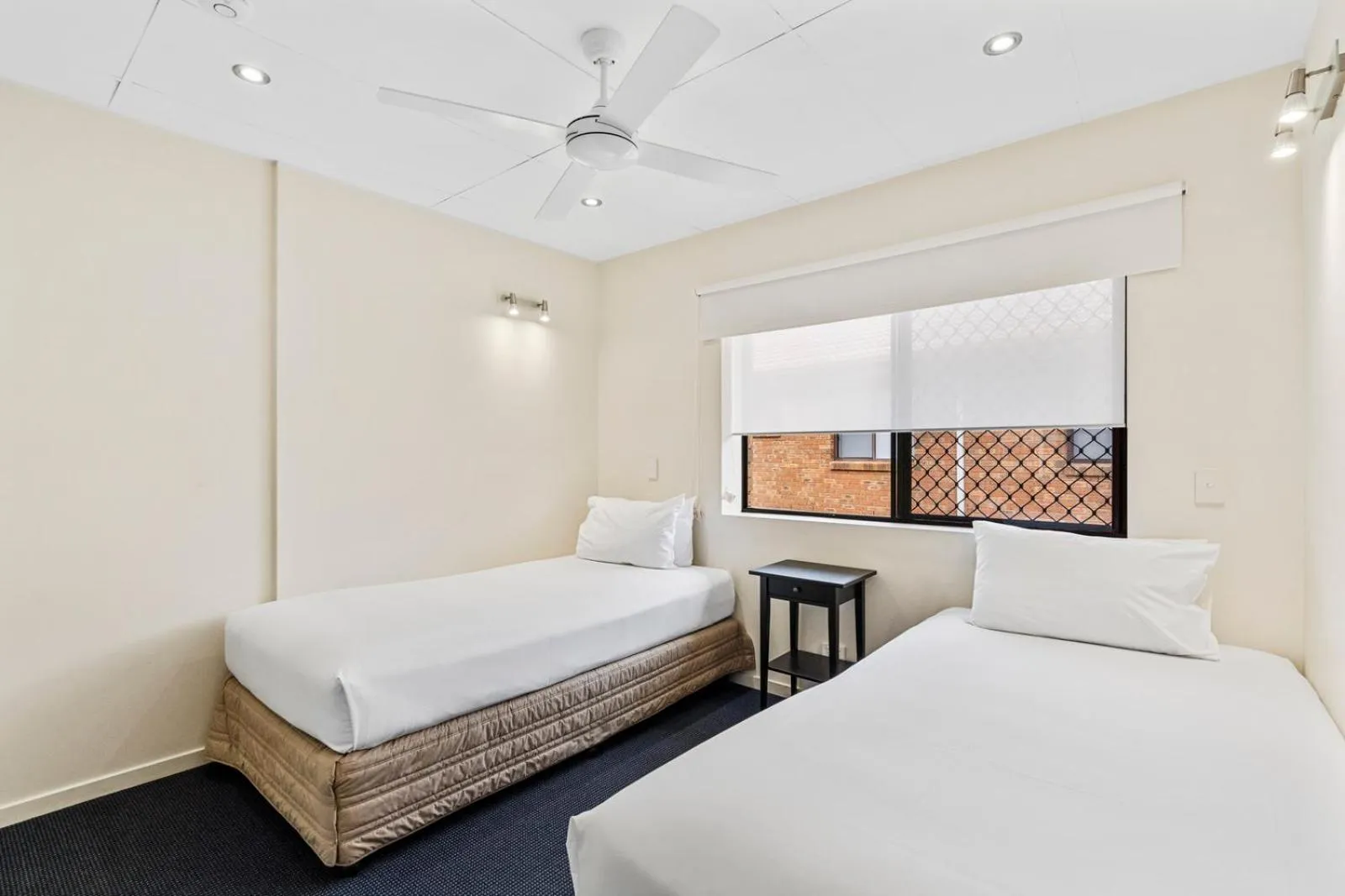 Bed in Quality Hotel Robertson Gardens