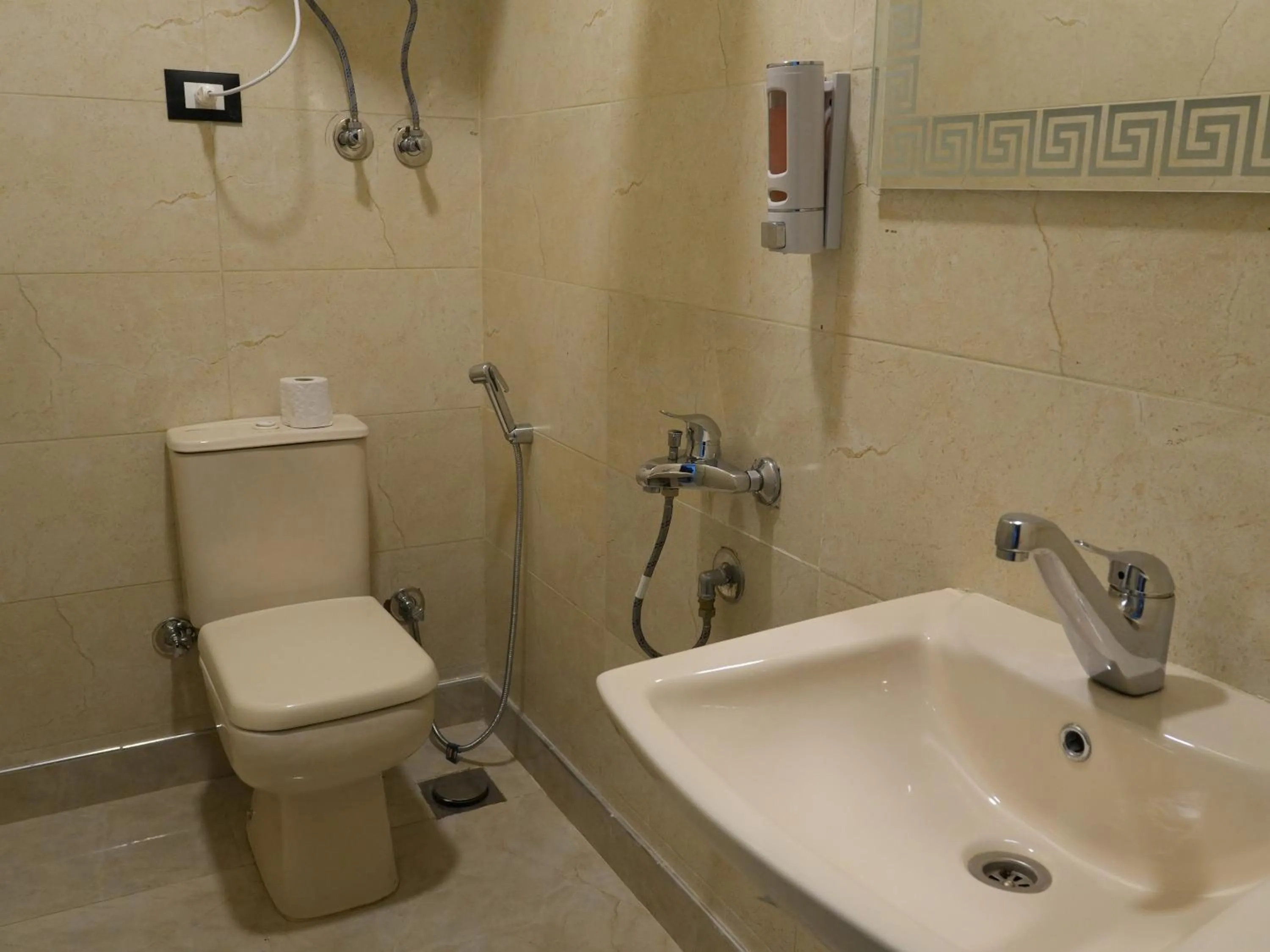 Single Room with Shared Bathroom - single occupancy in Montana Hotel