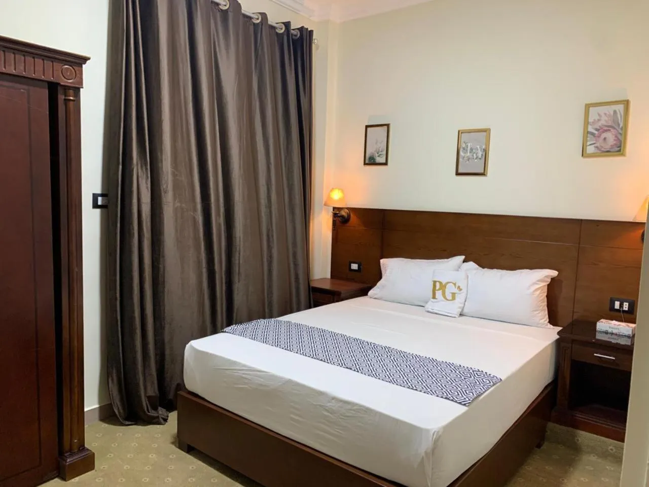 Decorative detail, Bed in Montana Hotel