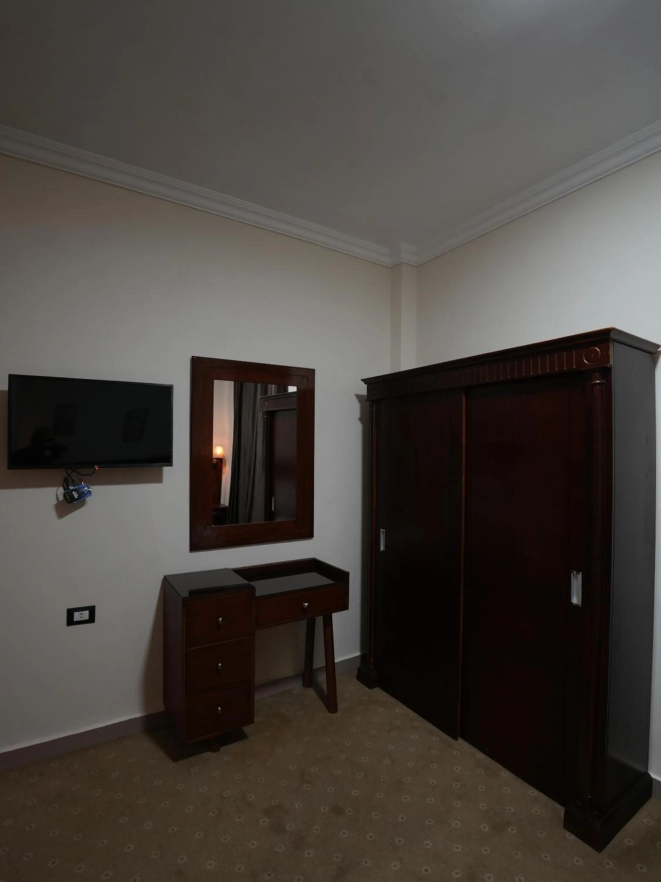 wardrobe in Montana Hotel