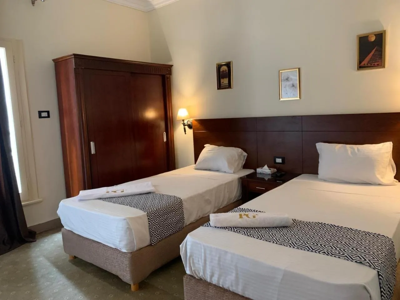 Bedroom, Bed in Montana Hotel