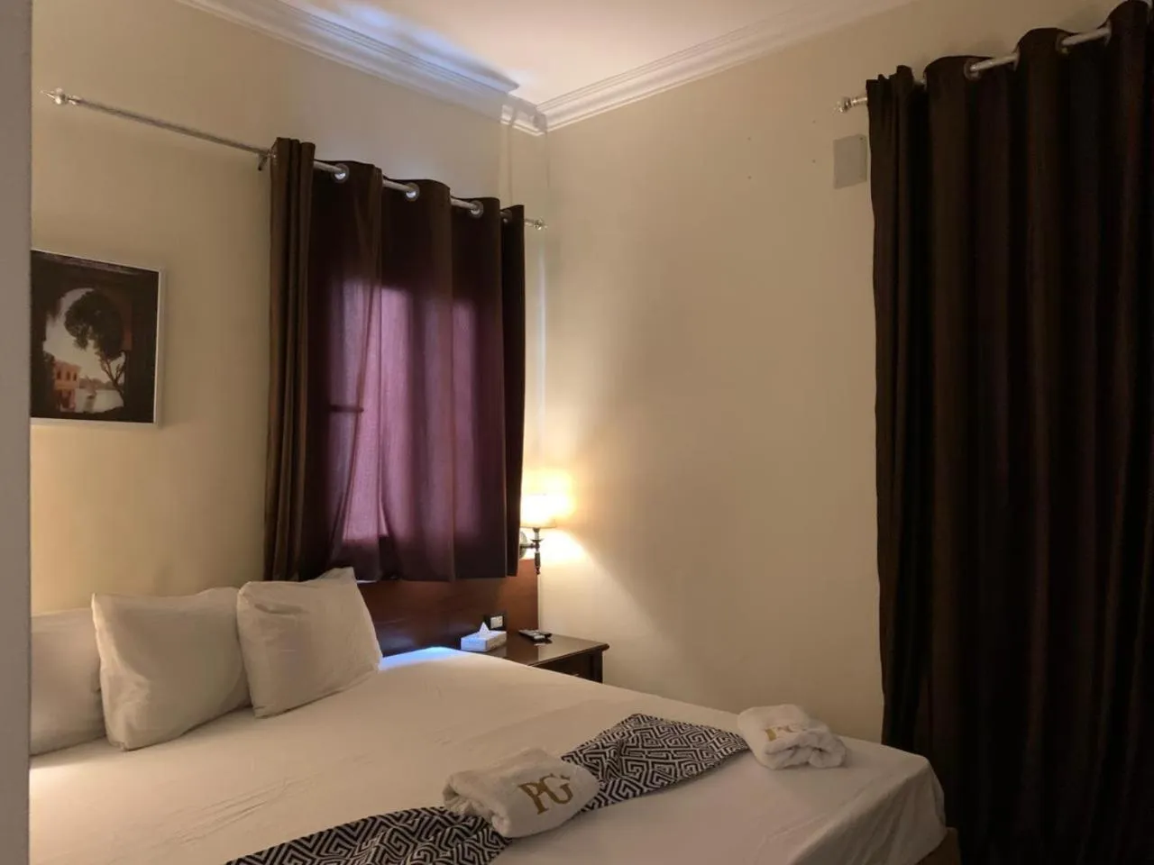 Bedroom, Bed in Montana Hotel