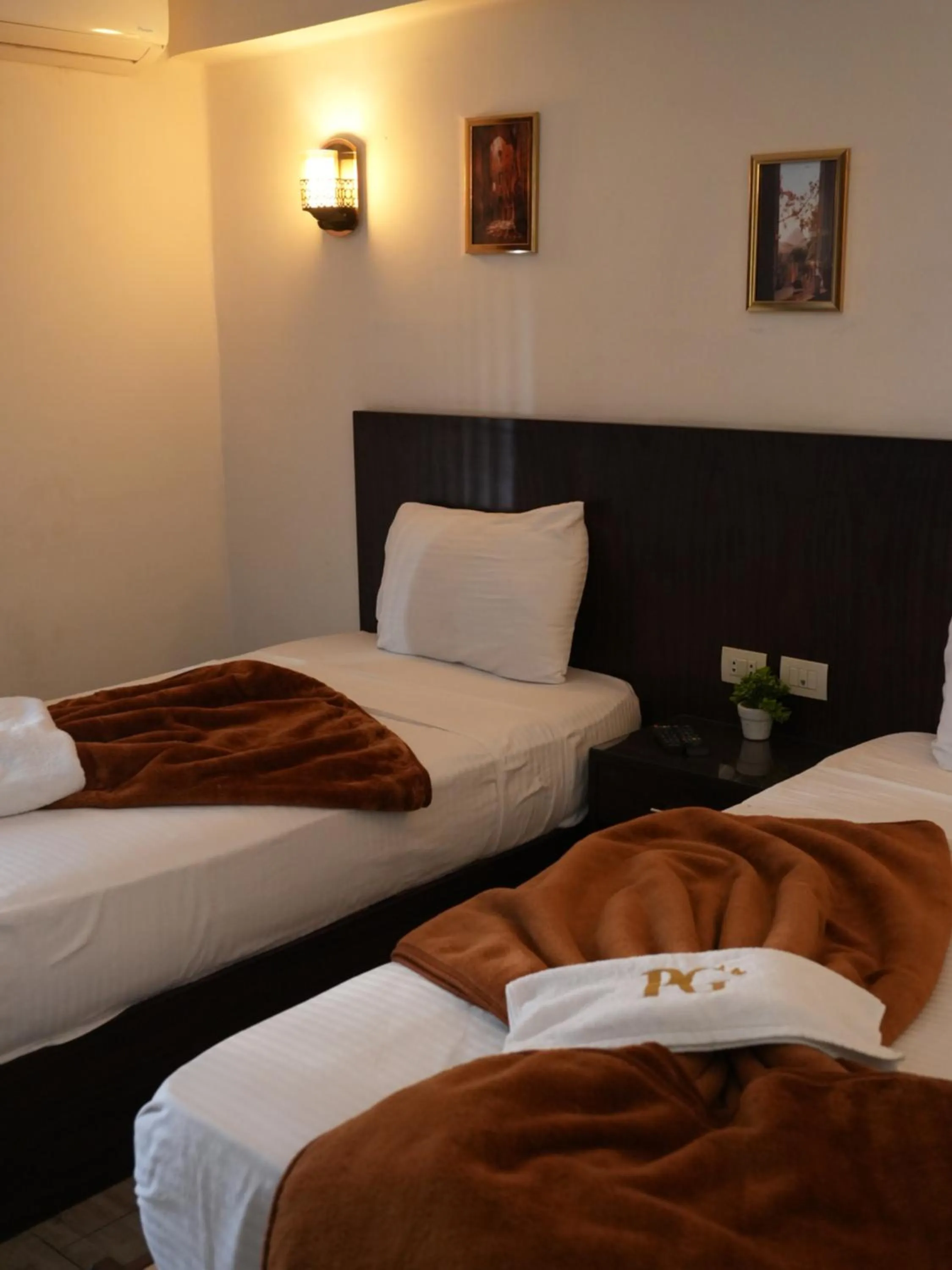 Photo of the whole room, Bed in Montana Hotel