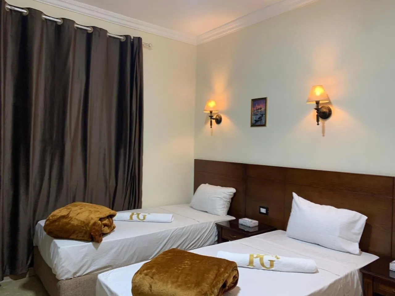 Bedroom, Bed in Montana Hotel