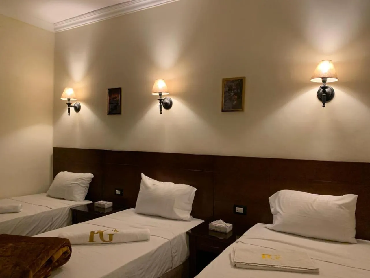 Bedroom, Bed in Montana Hotel