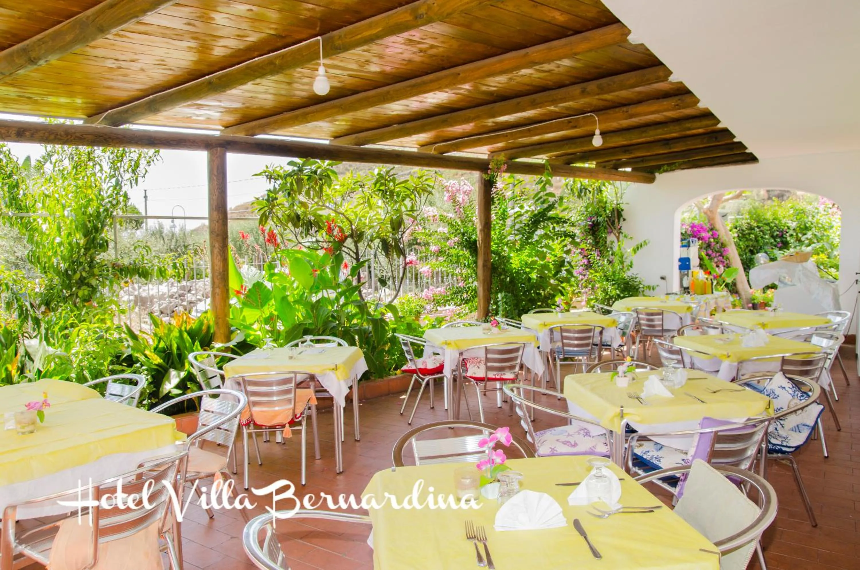 Restaurant/places to eat in Hotel Villa Bernardina