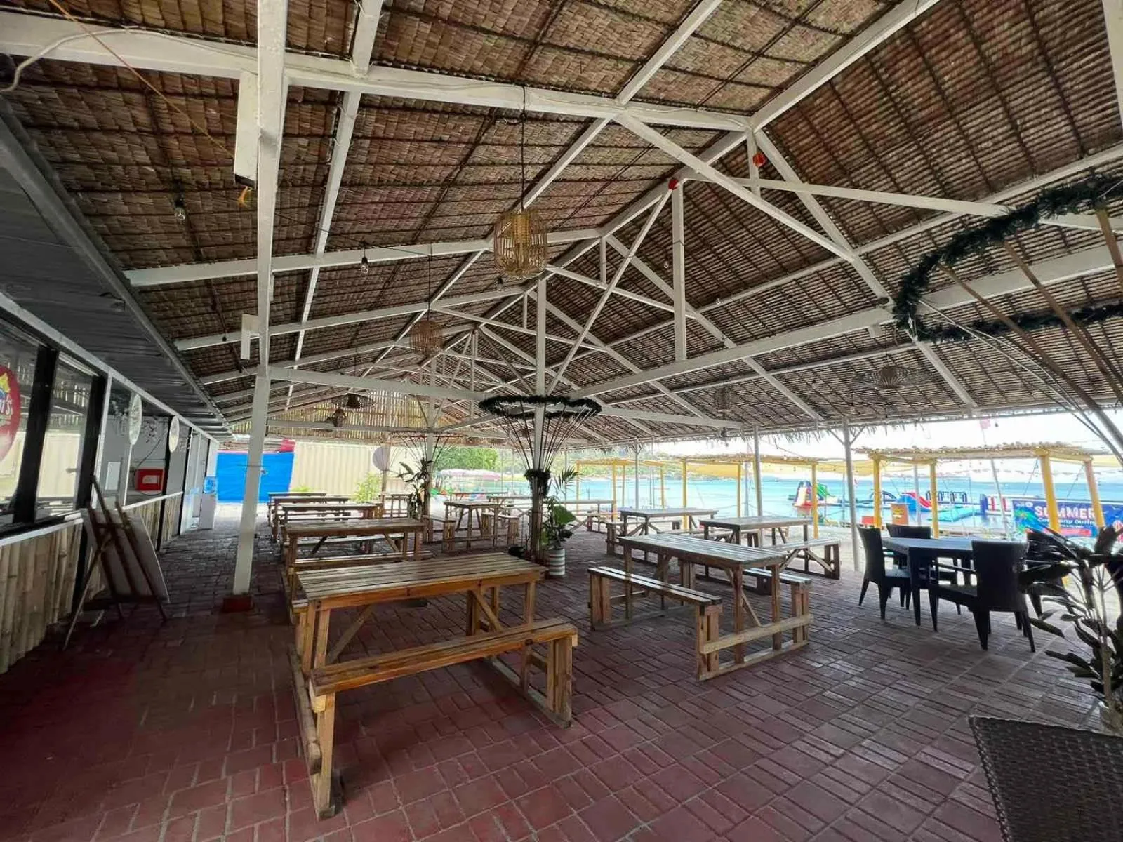 Restaurant/places to eat in Samba Bluewater Resort