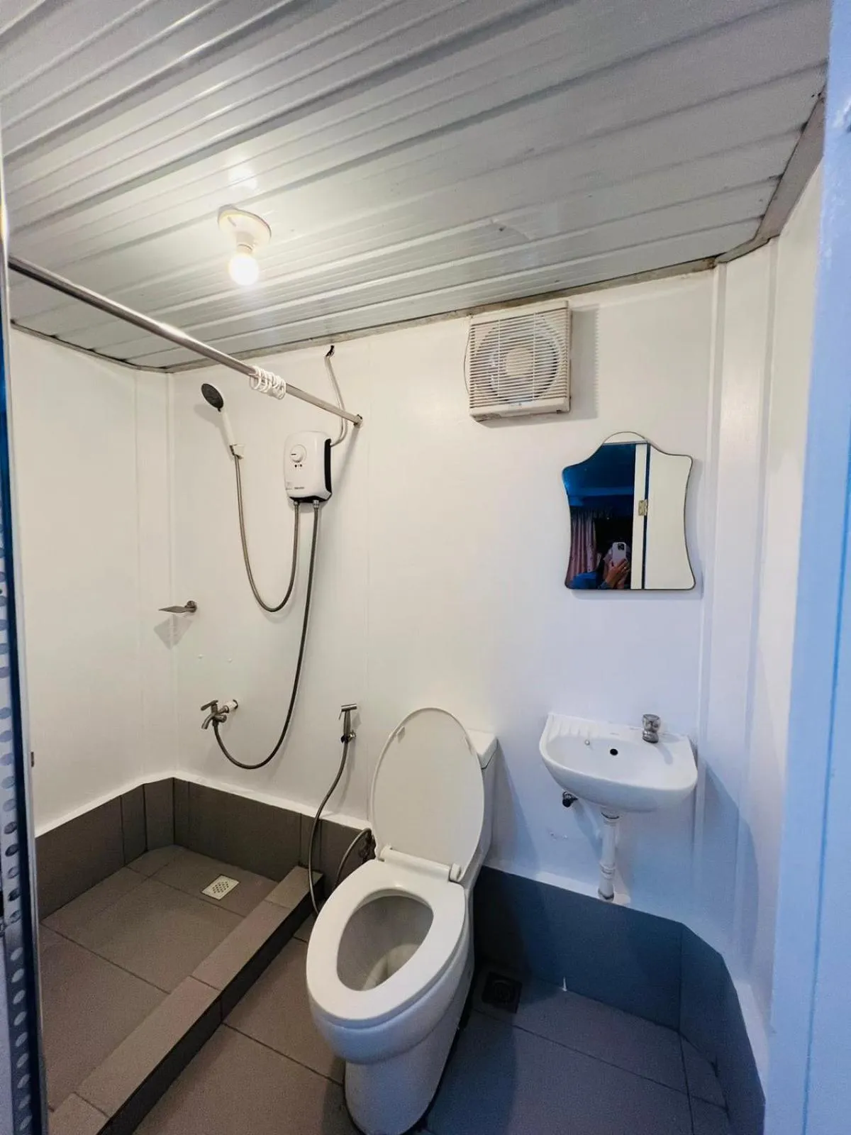 Shower in Samba Bluewater Resort