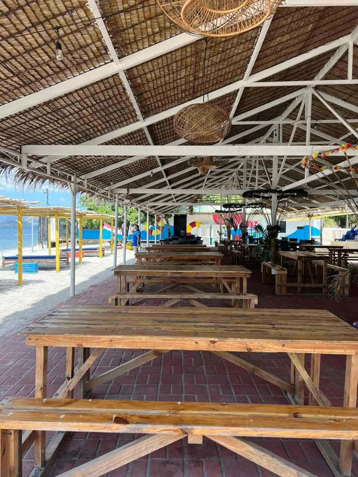 Restaurant/places to eat in Samba Bluewater Resort