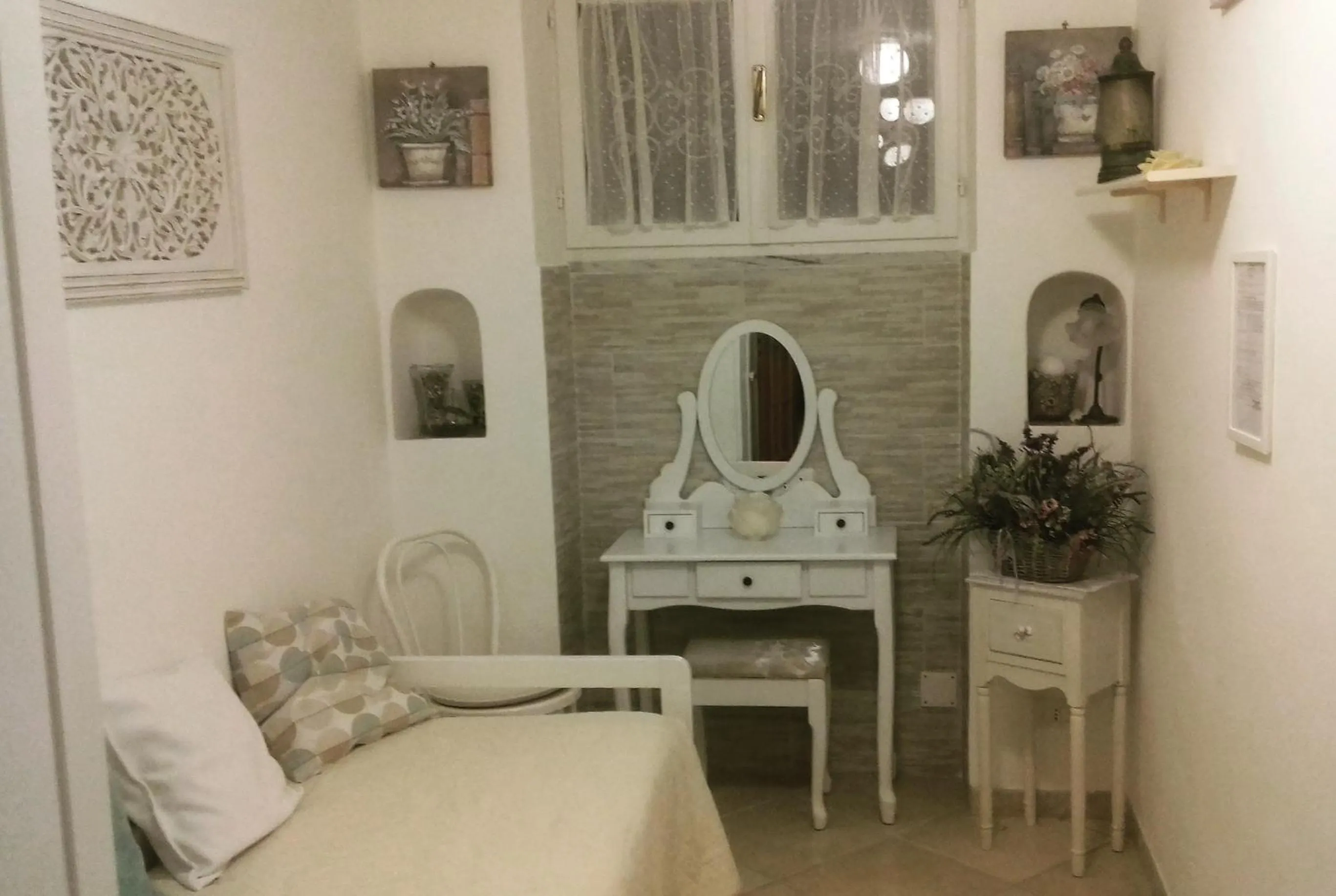 Decorative detail in Villa Apollo B&B