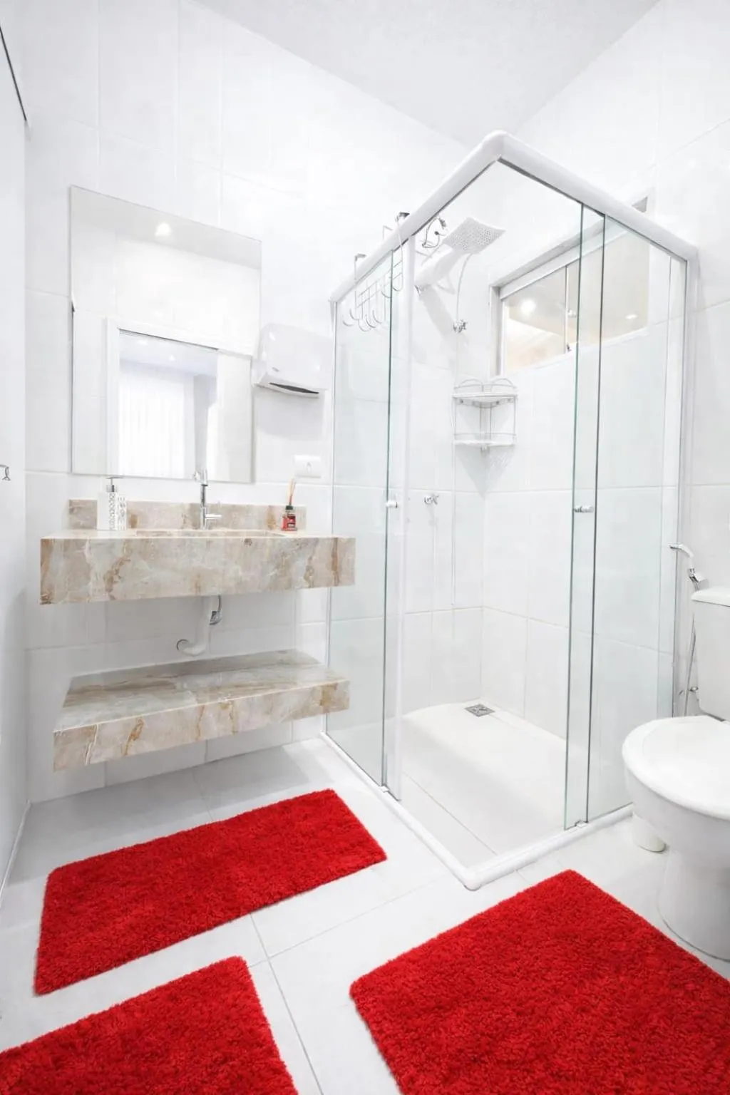 Shower in CASA HOTEL PIRACICABA