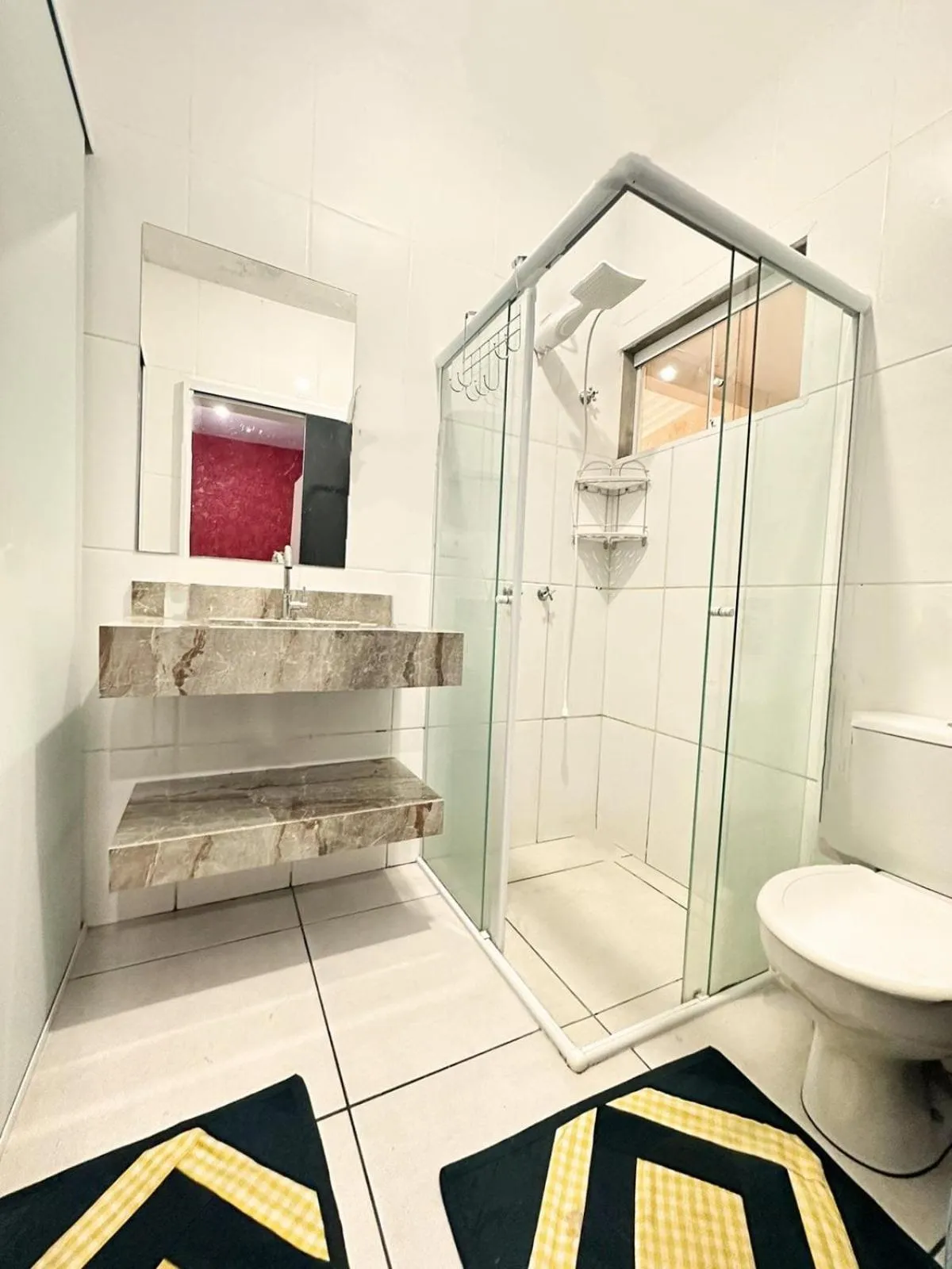 Shower in CASA HOTEL PIRACICABA