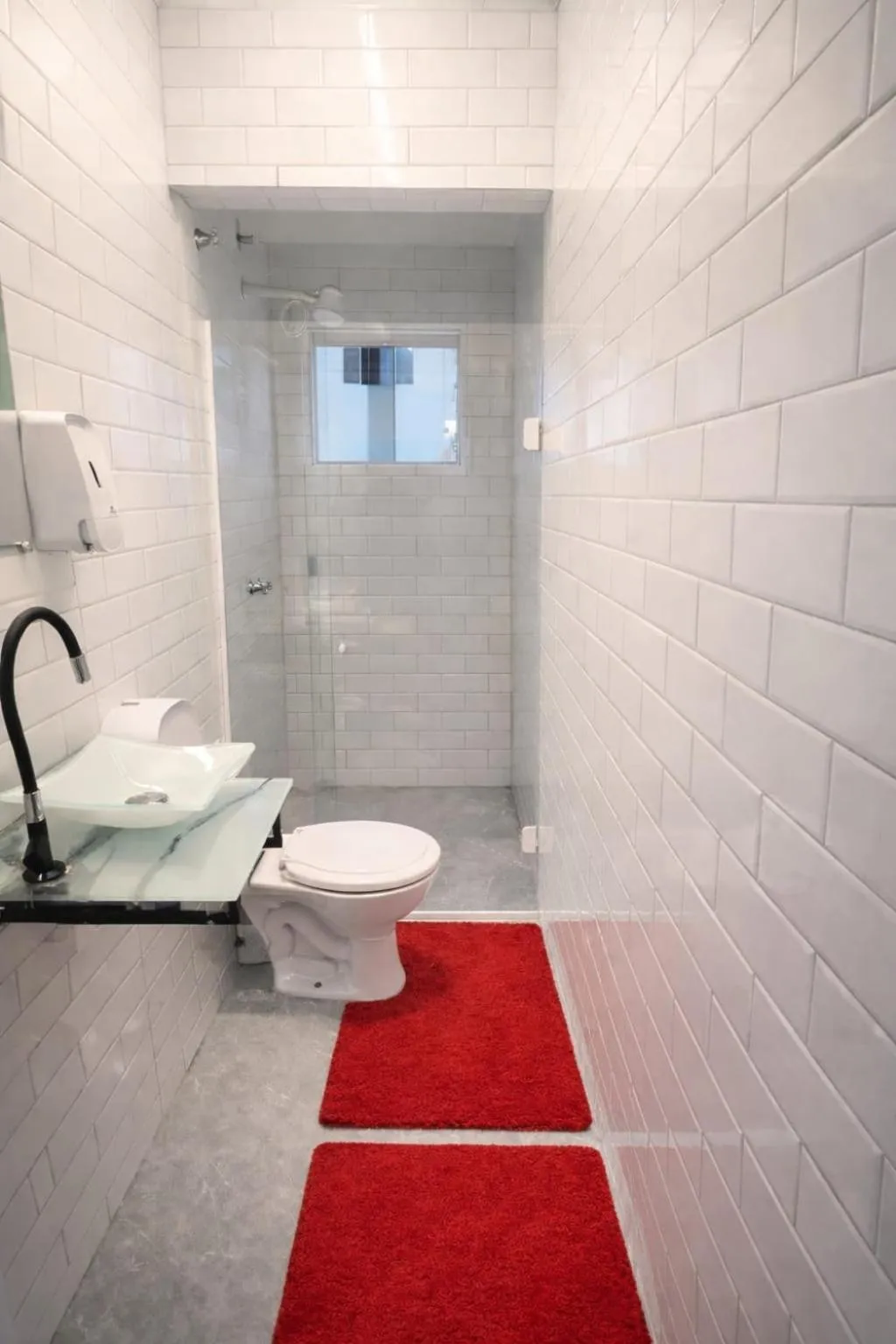 Shower in CASA HOTEL PIRACICABA