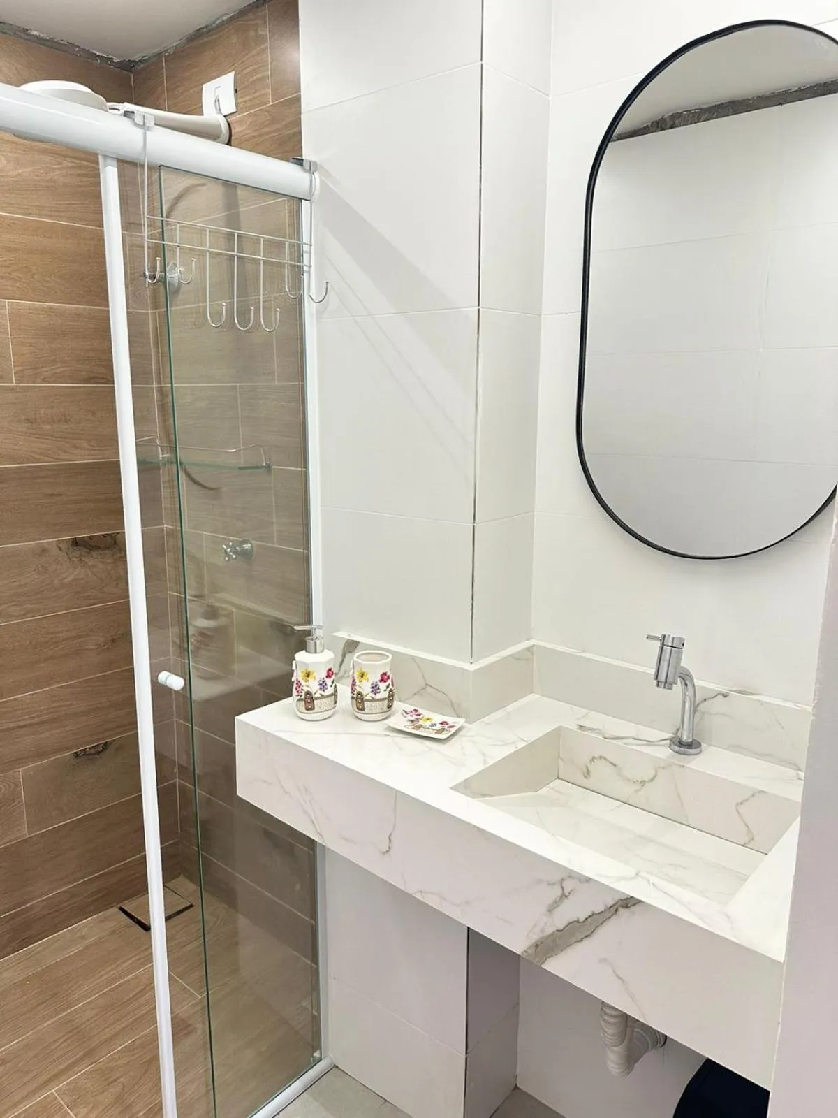 Shower in CASA HOTEL PIRACICABA