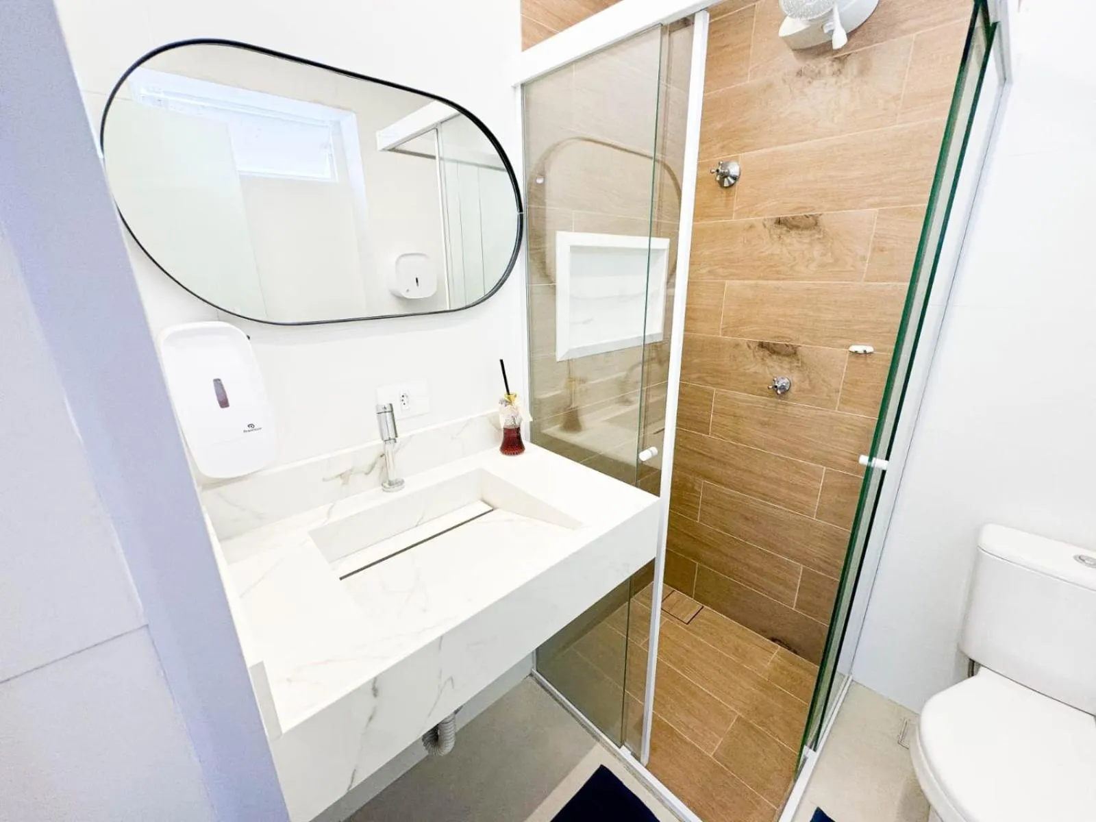 Shower in CASA HOTEL PIRACICABA