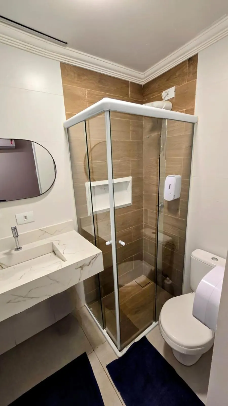 Shower in CASA HOTEL PIRACICABA