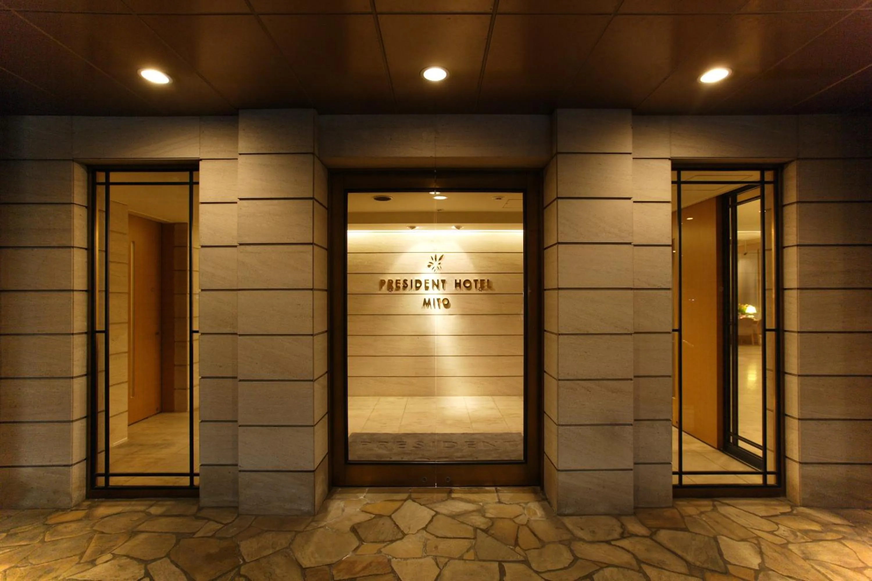 Facade/entrance in President Hotel Mito