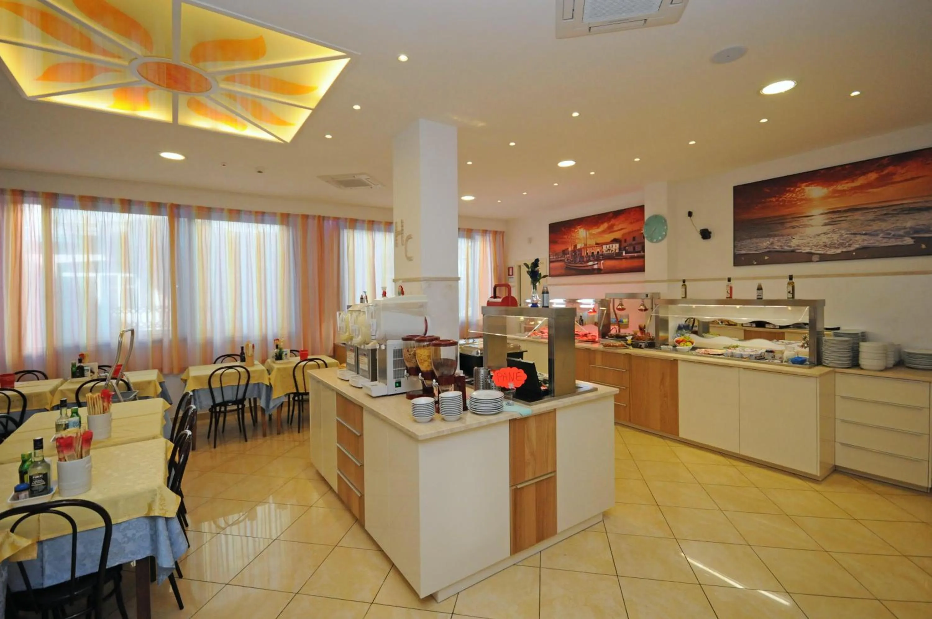 Restaurant/places to eat in Hotel Concorde