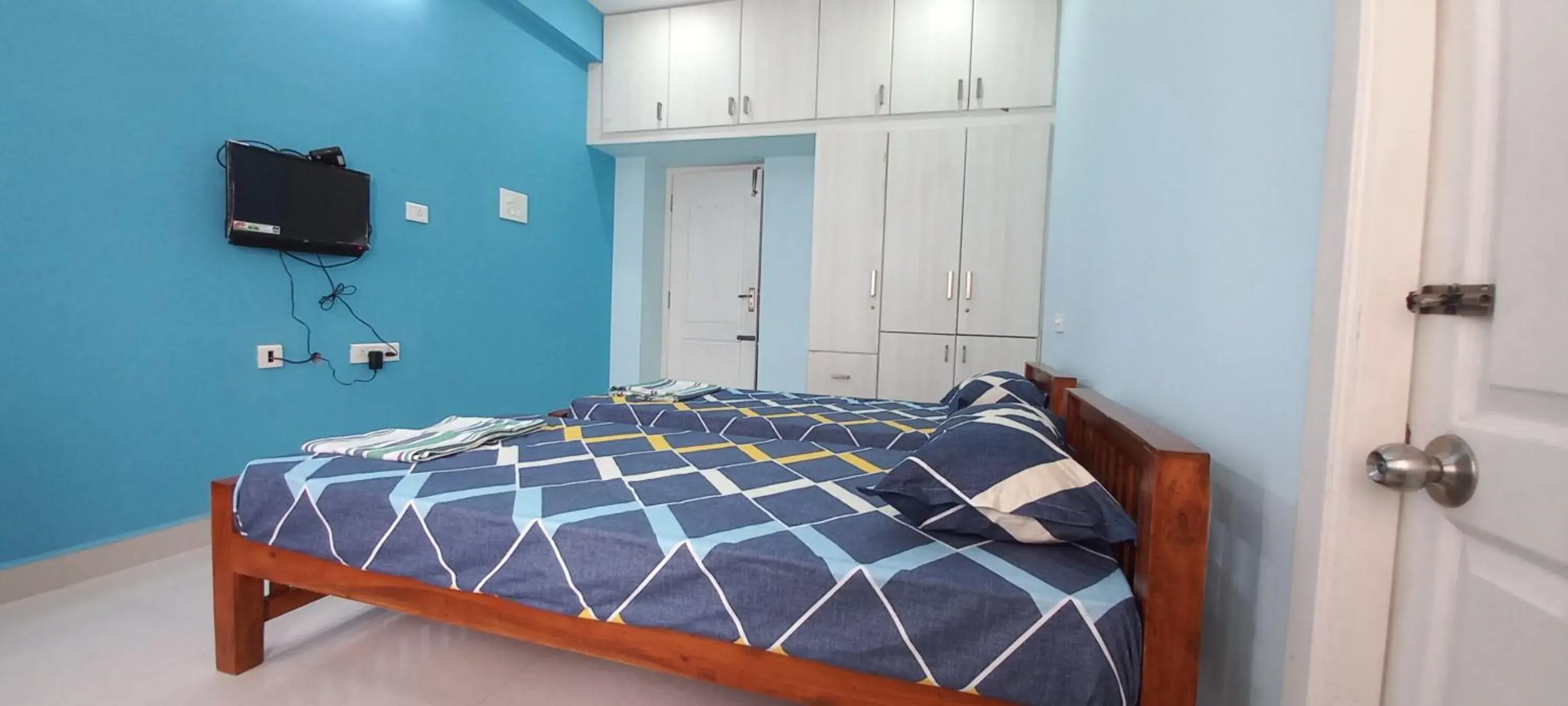 Deluxe Double Room - single occupancy in Shantham Service Apartments, Indumanagar, Coimbatore Deluxe Double Room - single occupancy in Shantham Service Apartments, Indumanagar, Coimbatore