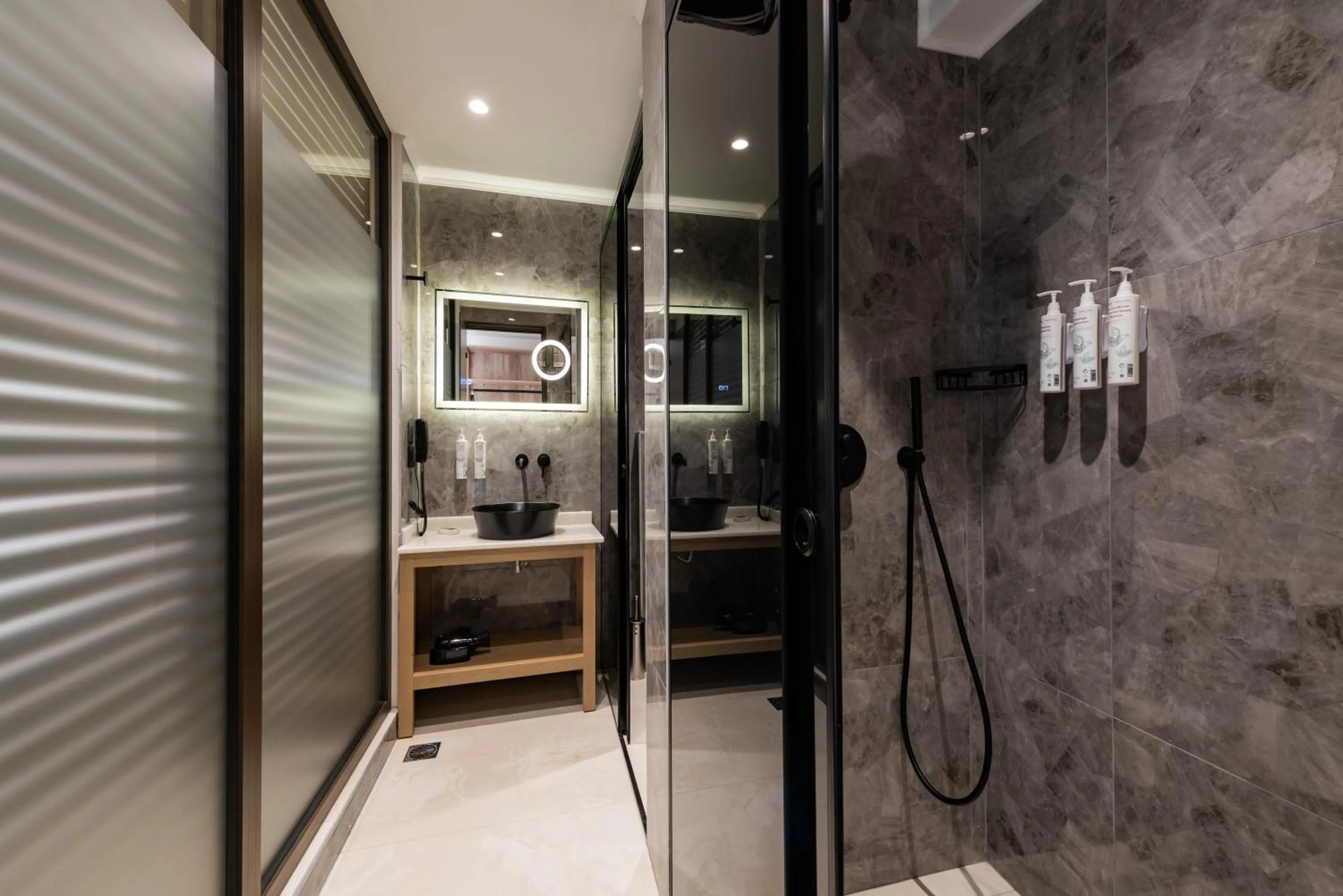 Shower in The Wine Hotel