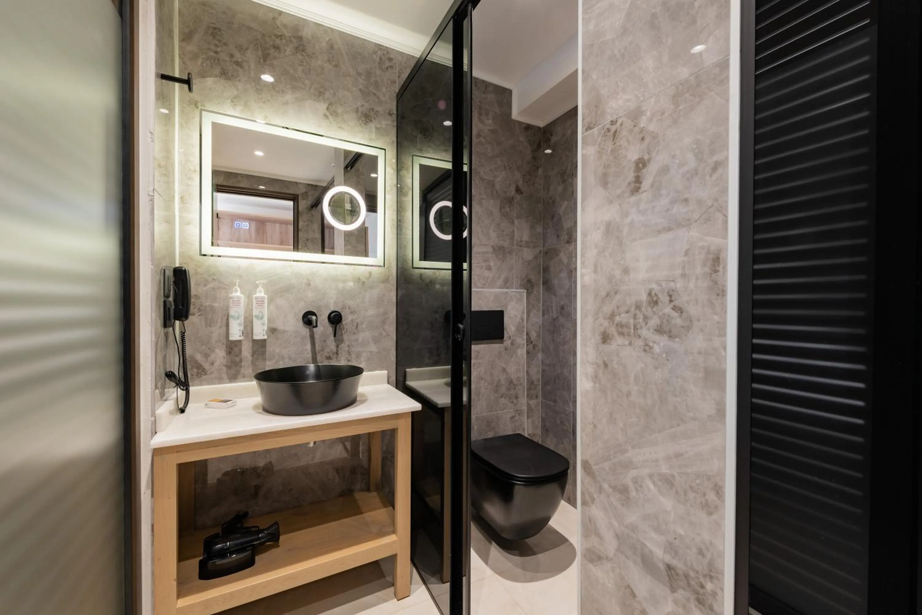 Shower in The Wine Hotel