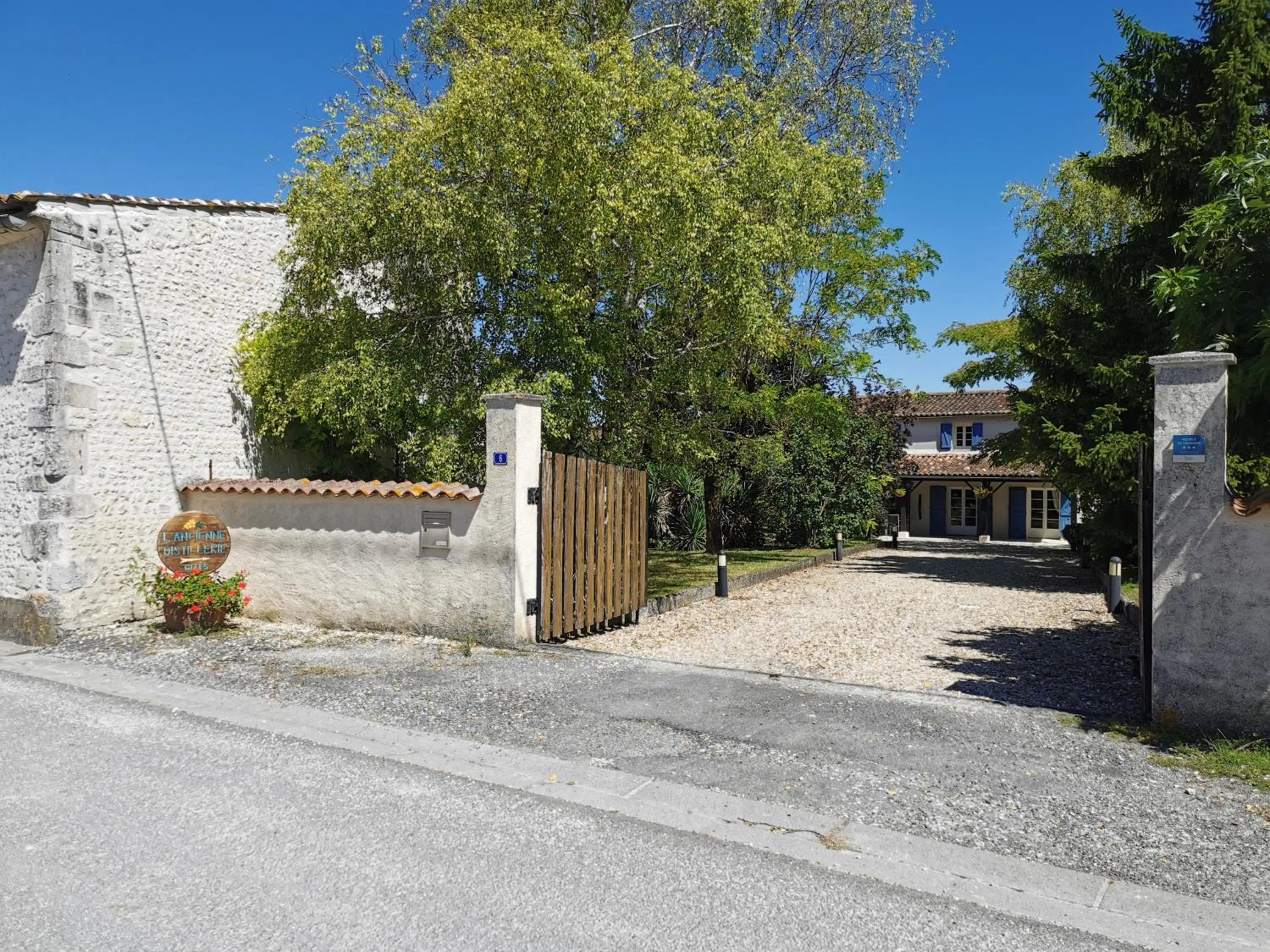 Facade/entrance in L'Ancienne Distillerie