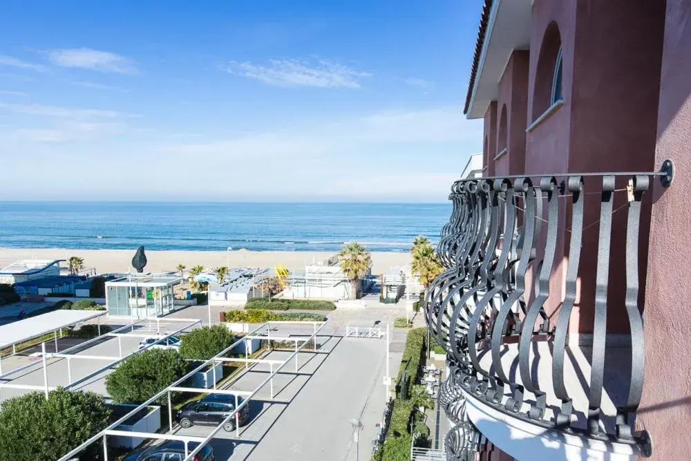 Hotel Trevi Riccione, in centro sul mare con cucina Hotel Trevi Riccione, in centro sul mare con cucina