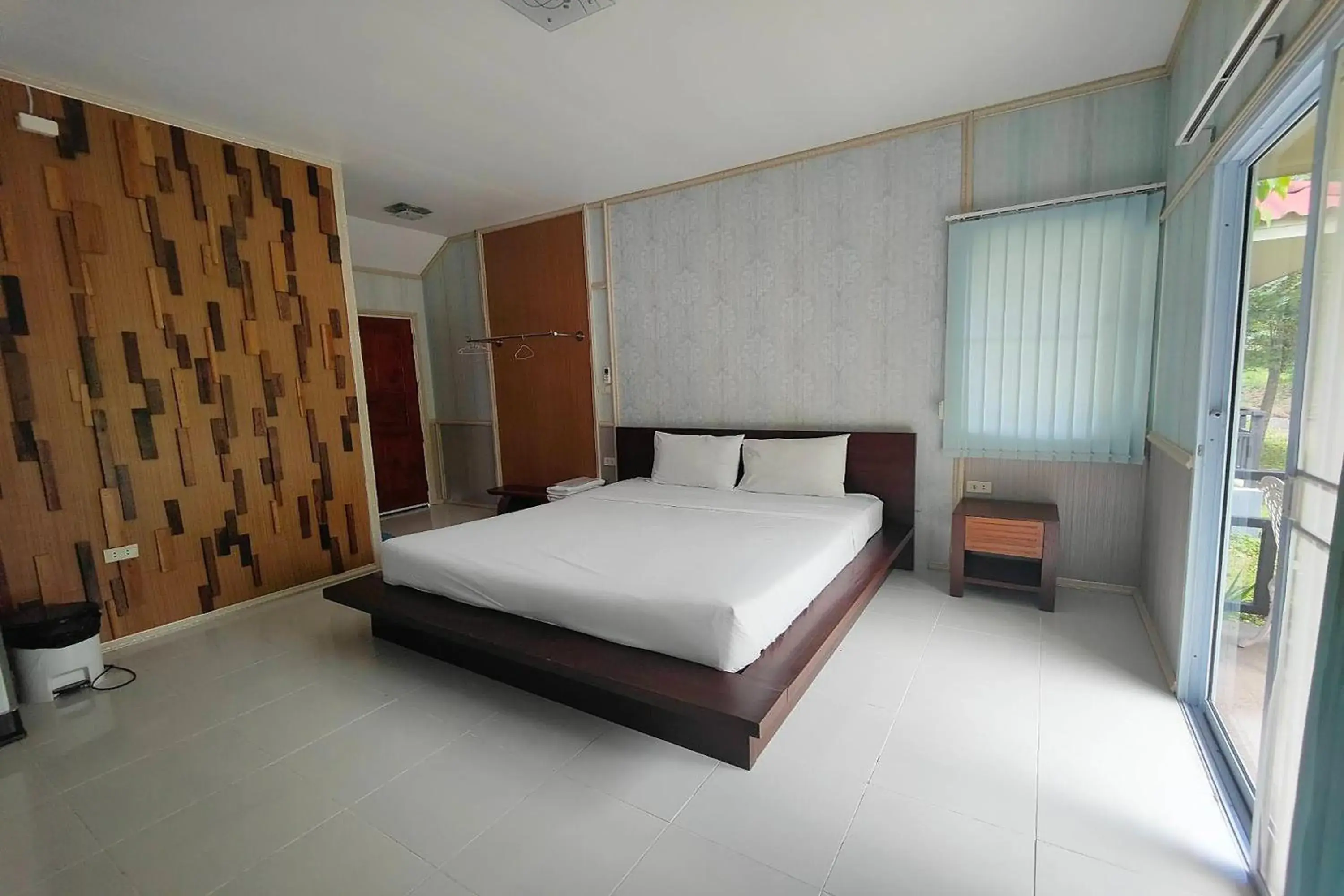 Queen Room with Balcony in The Creek Resort Queen Room with Balcony in The Creek Resort