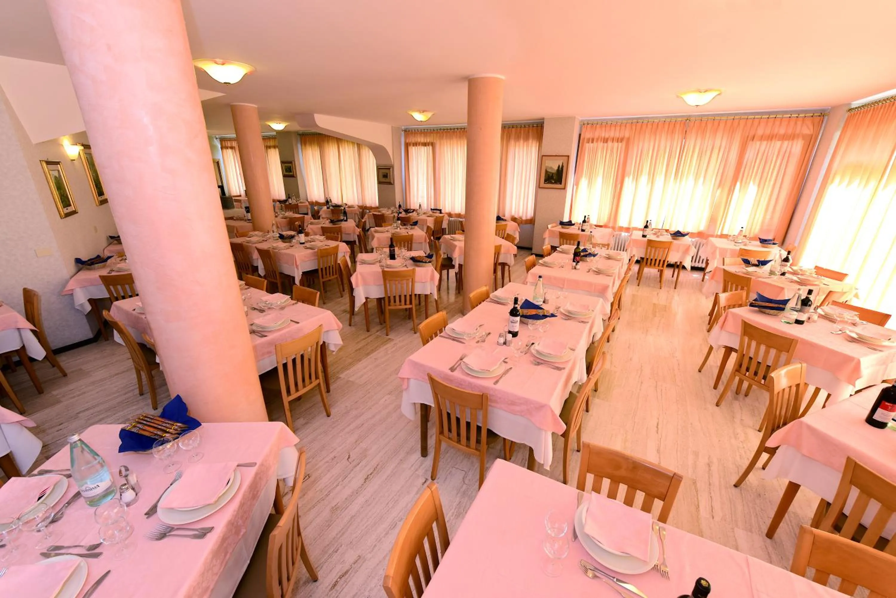 Restaurant/places to eat in Hotel Ginepro