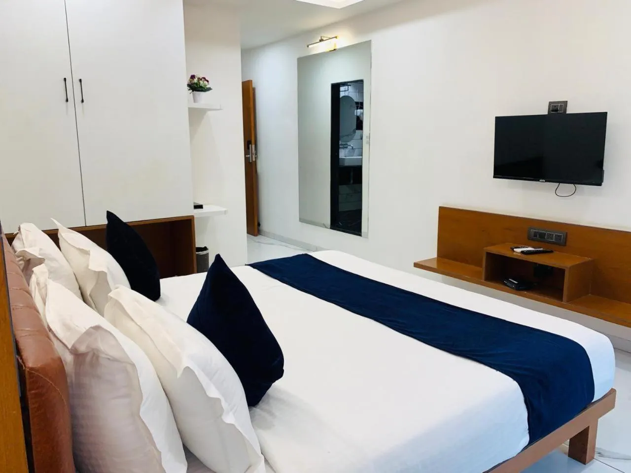 Bedroom, Bed in The Scenic Unity