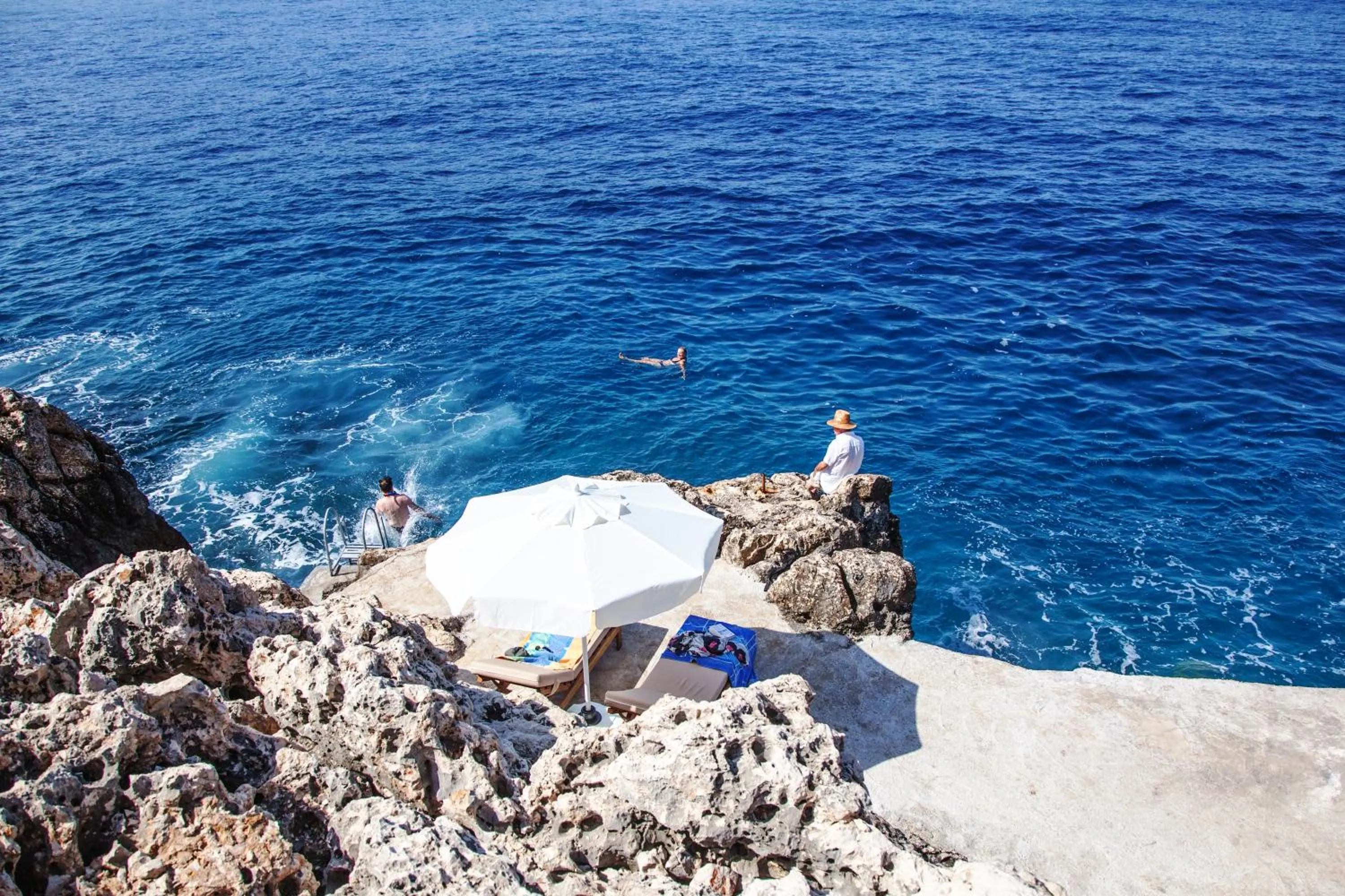 Beach in Sunset Villa Hotel