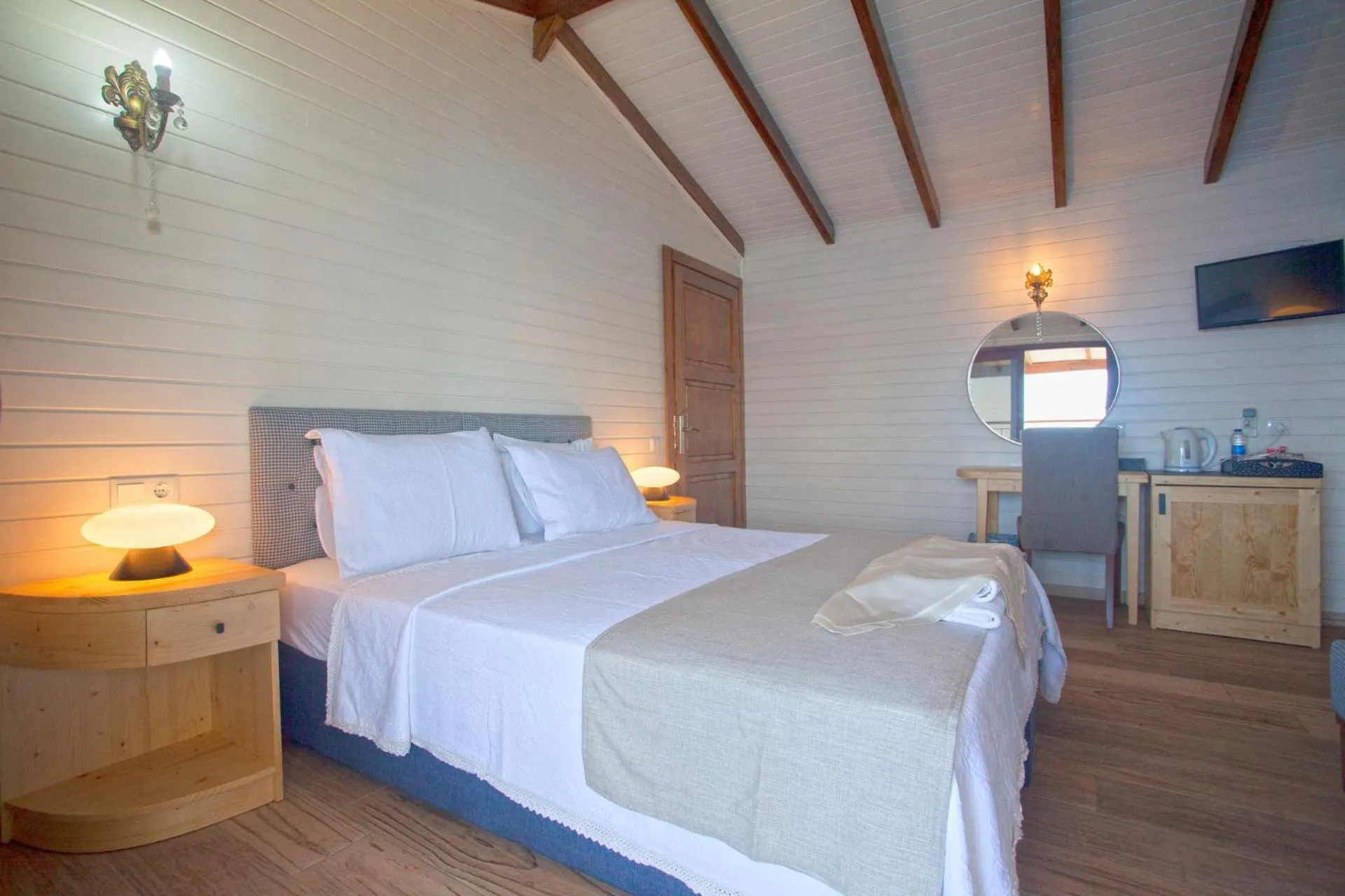 Bed in Sunset Villa Hotel