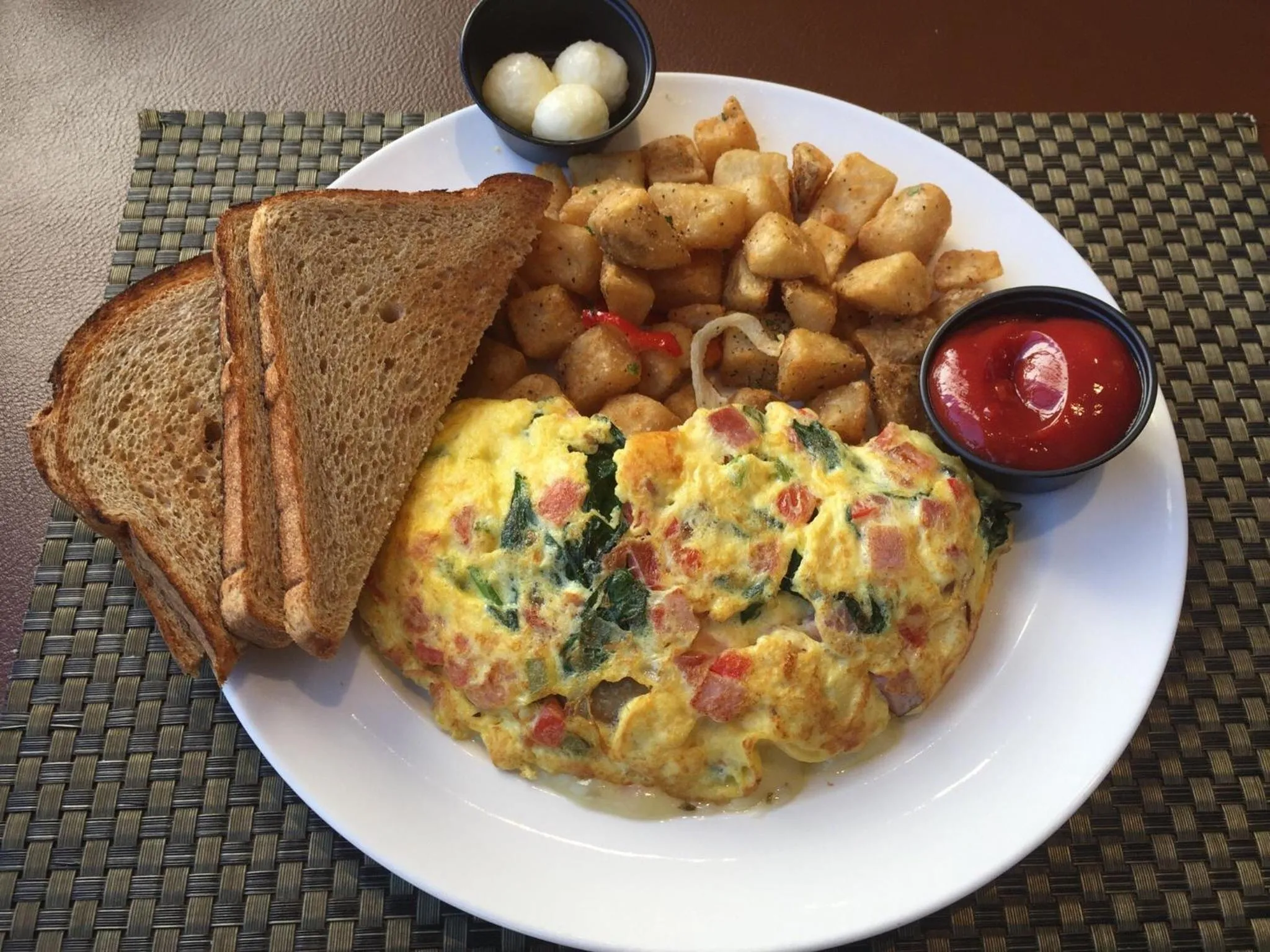 Continental breakfast in Vardaan Hotels - PatniTop