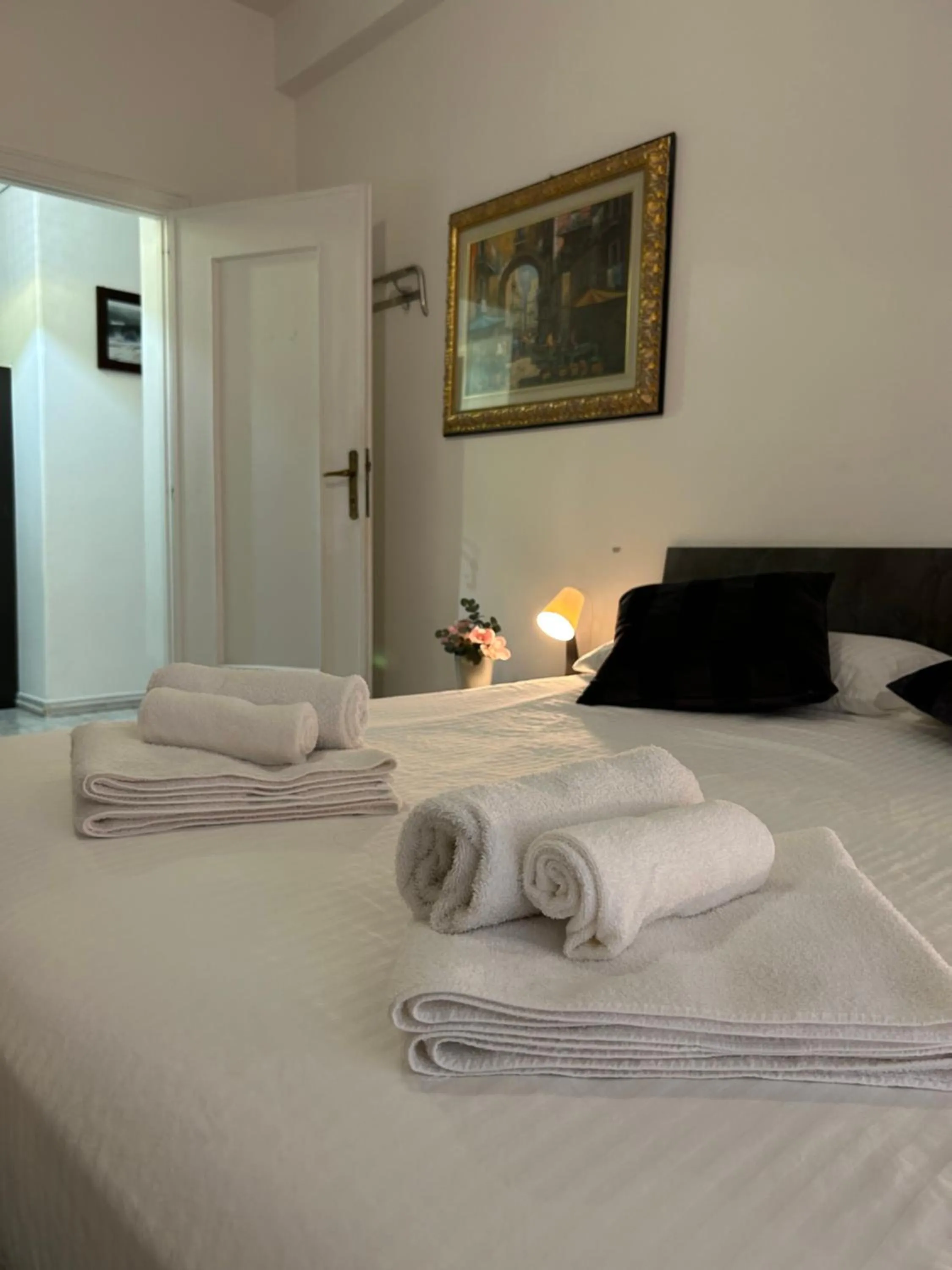 Bedroom, Bed in Candelor House - Apartment & Garden in Gianicolense