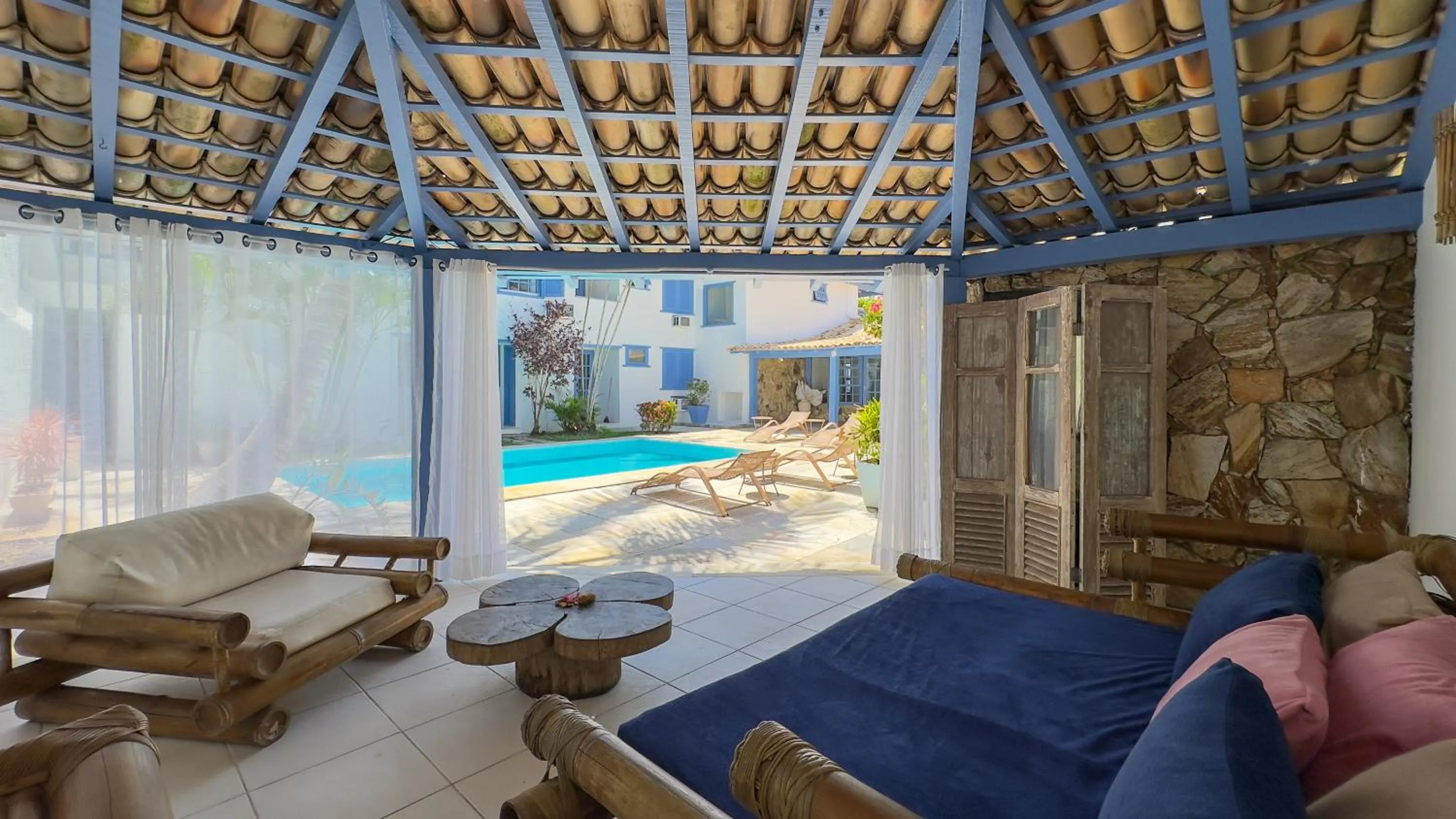 Communal lounge/ TV room in Pousada Vila Capri