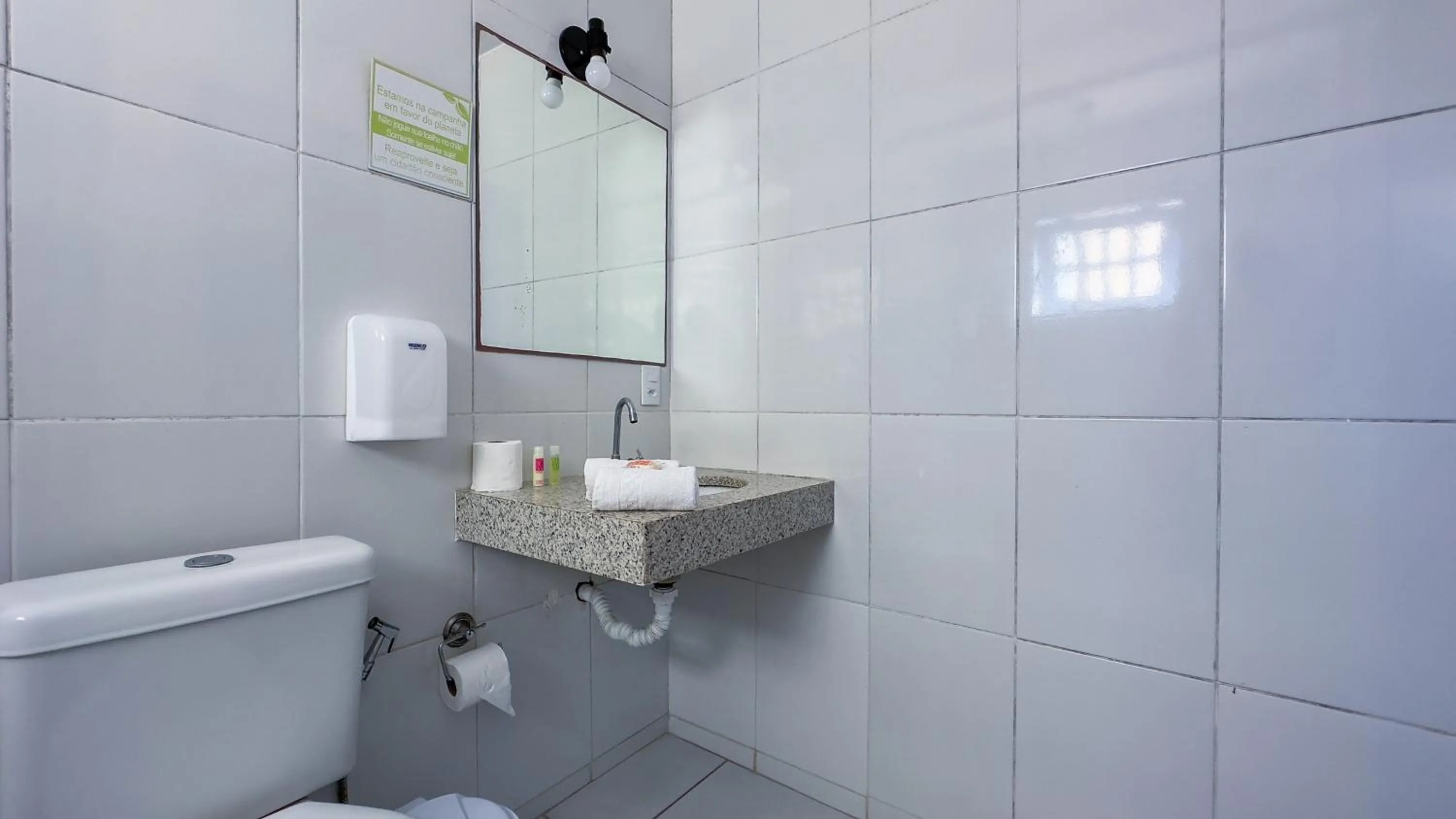 Toilet in Pousada Vila Capri