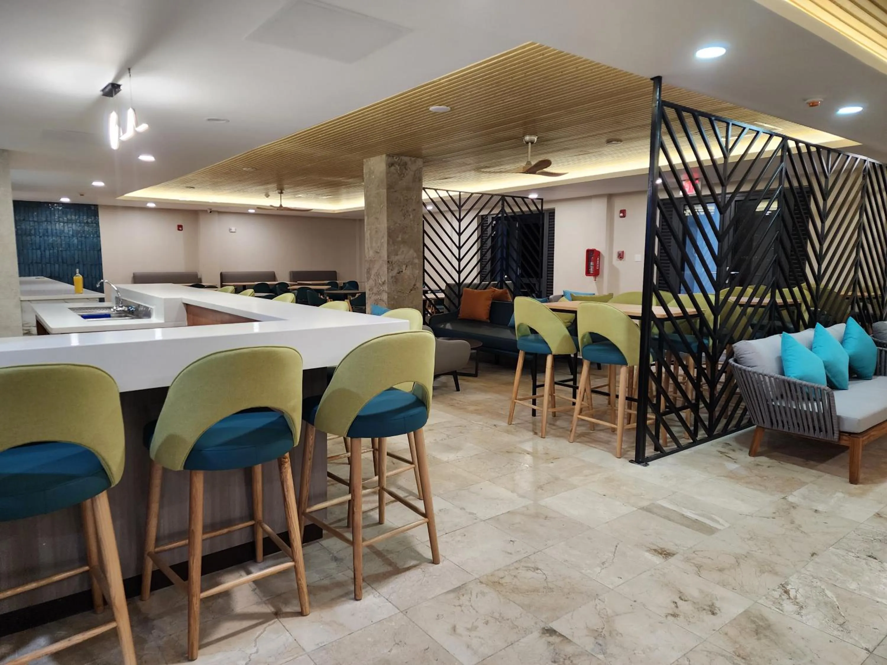 Restaurant/places to eat in Hotel 39 Jamaica