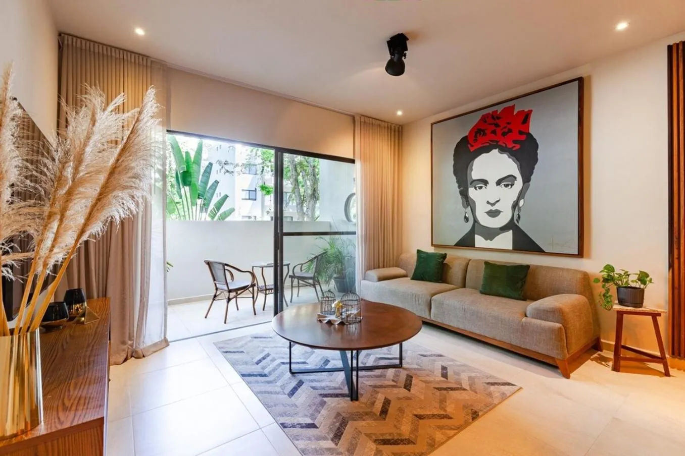 LaFrida Condo Coto 8 Style 10 min to Caribbean!