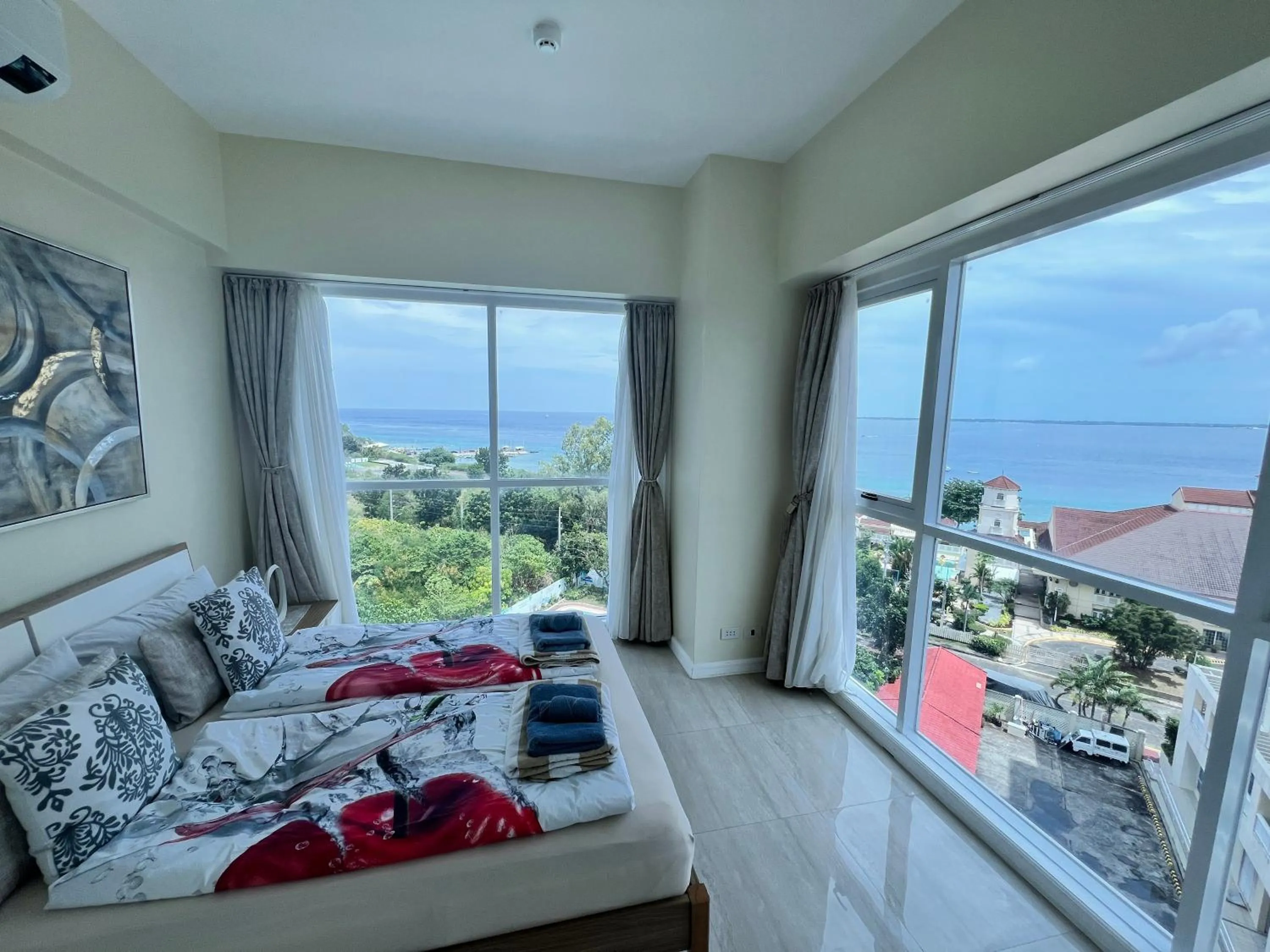 Deluxe Suite with Sea View in La Mirada Residences Sea-view Suites