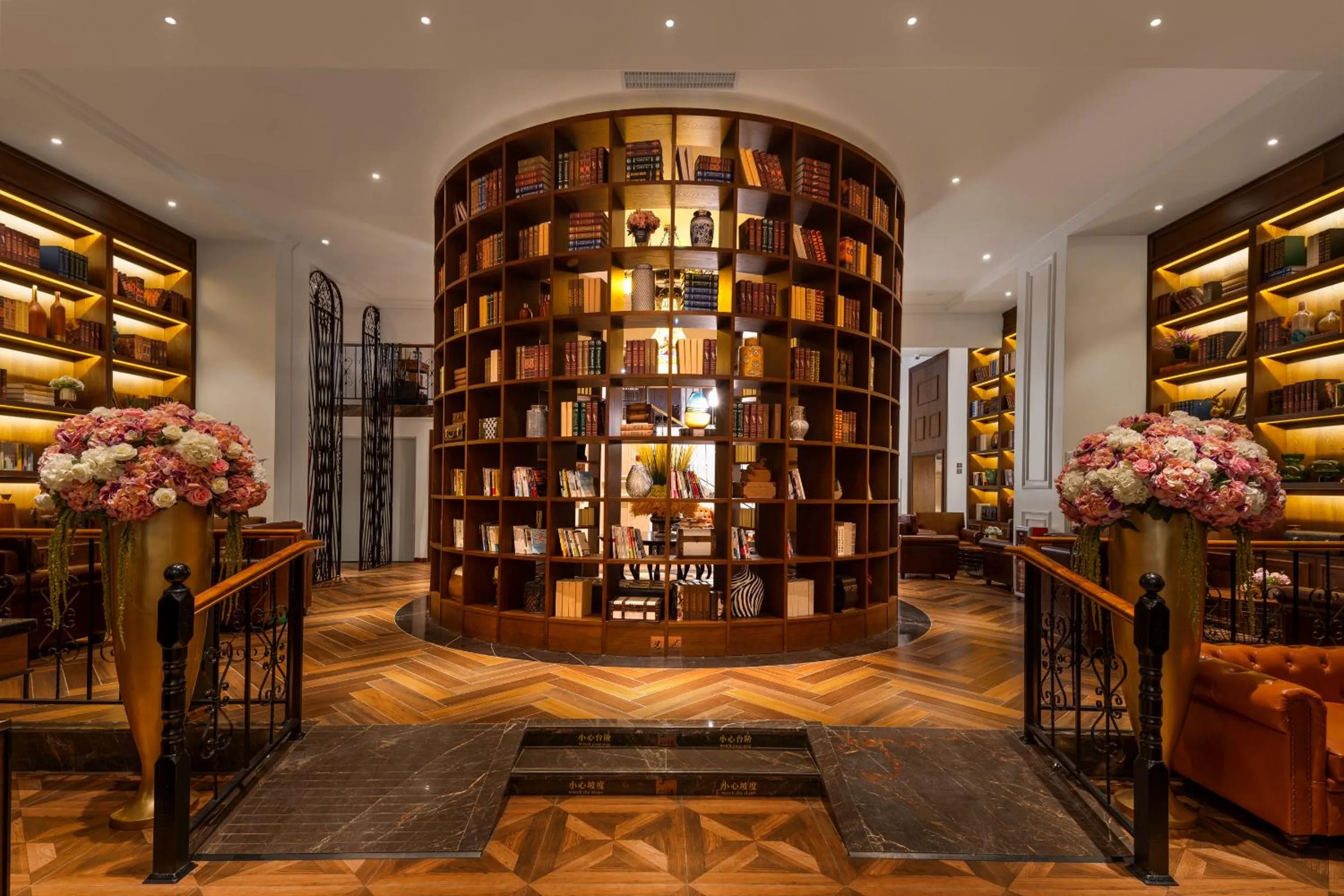 Lounge or bar in JAMES JOYCE COFFETEI- Guangzhou Beijing Road Metro Station Pedestrian Street Branch