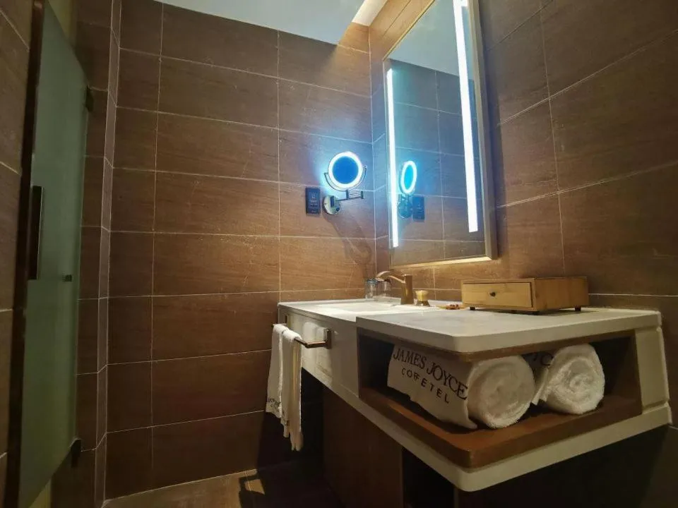 JAMES JOYCE COFFETEI- Guangzhou Beijing Road Metro Station Pedestrian Street Branch