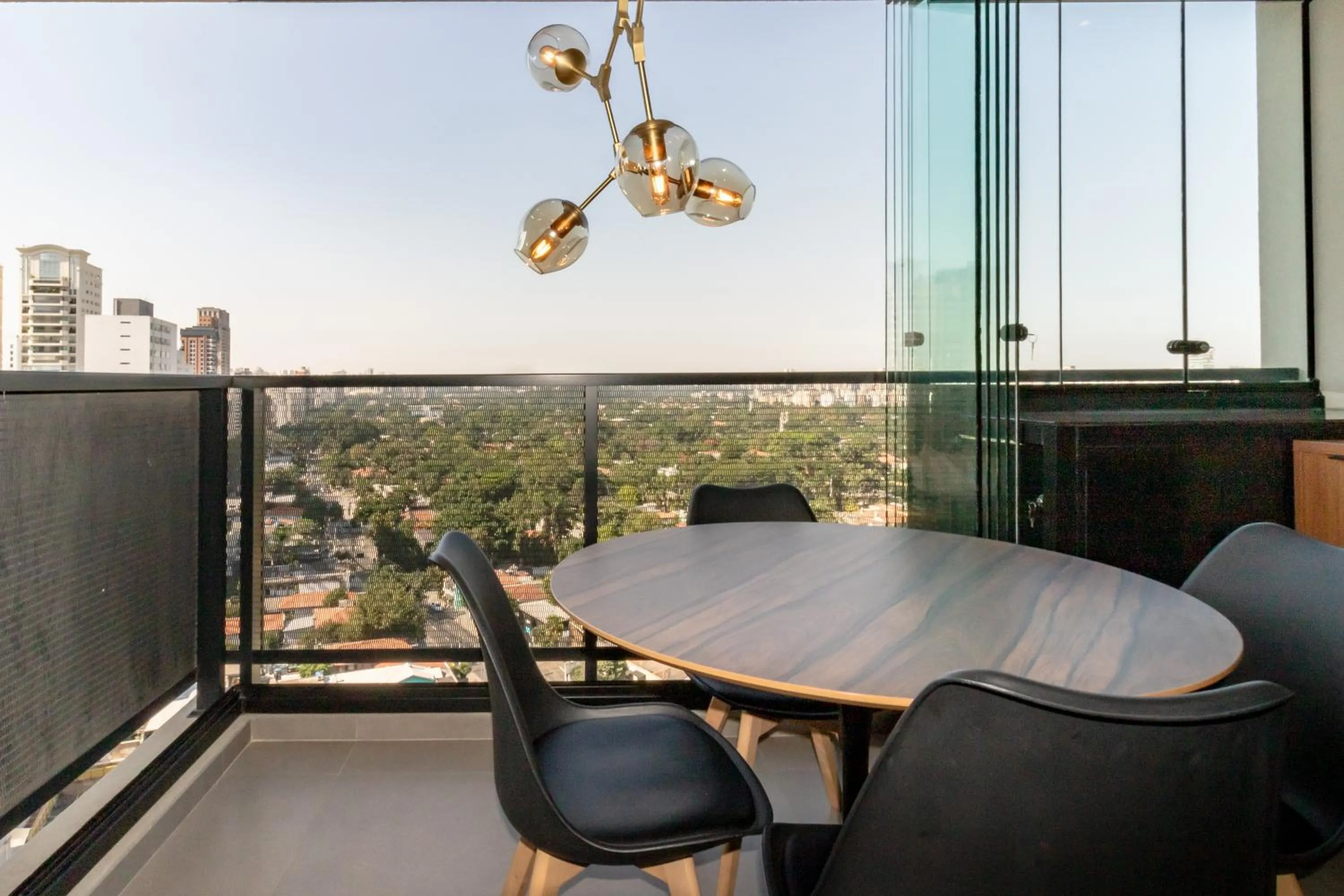 Charme Pinheiros e Jardins com piscina, cama queen