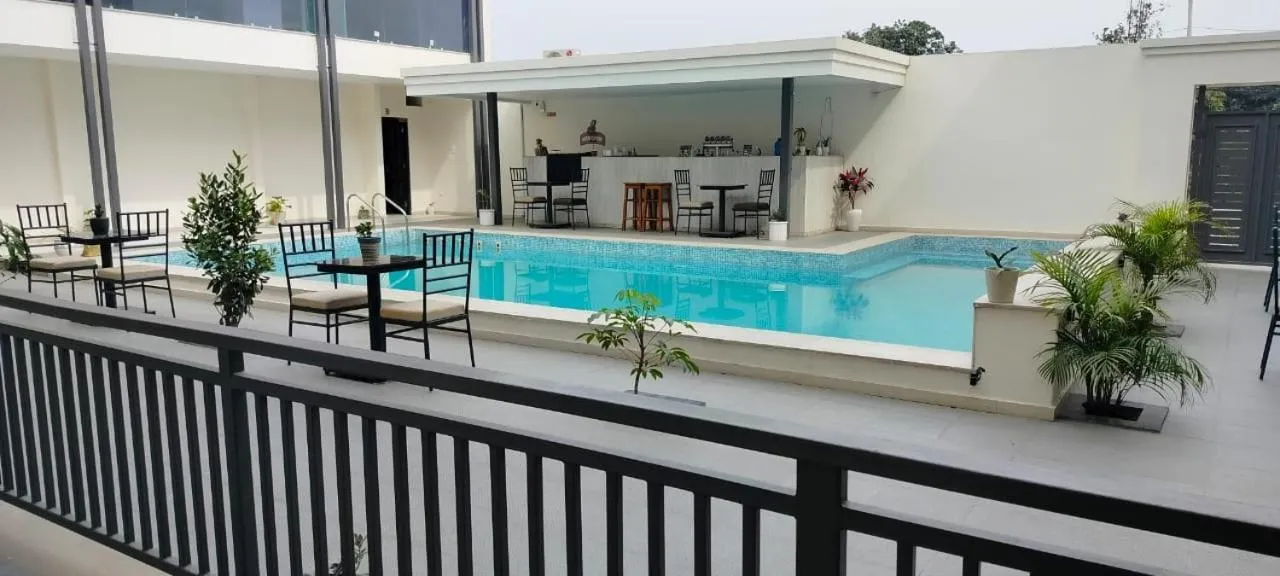 Swimming pool in Hotel Gulmohar