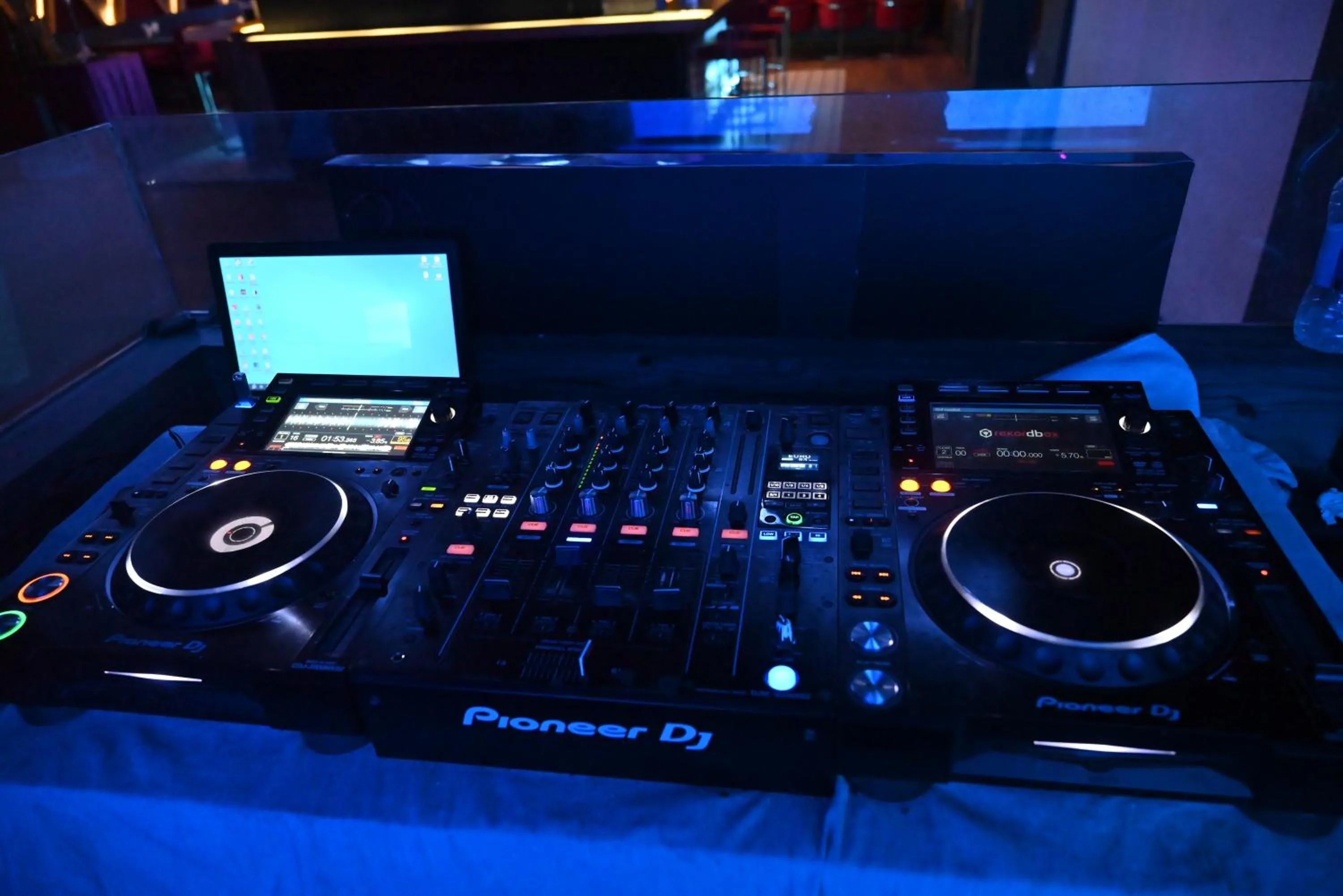 Restaurant/places to eat in HOTEL SUN GREEN