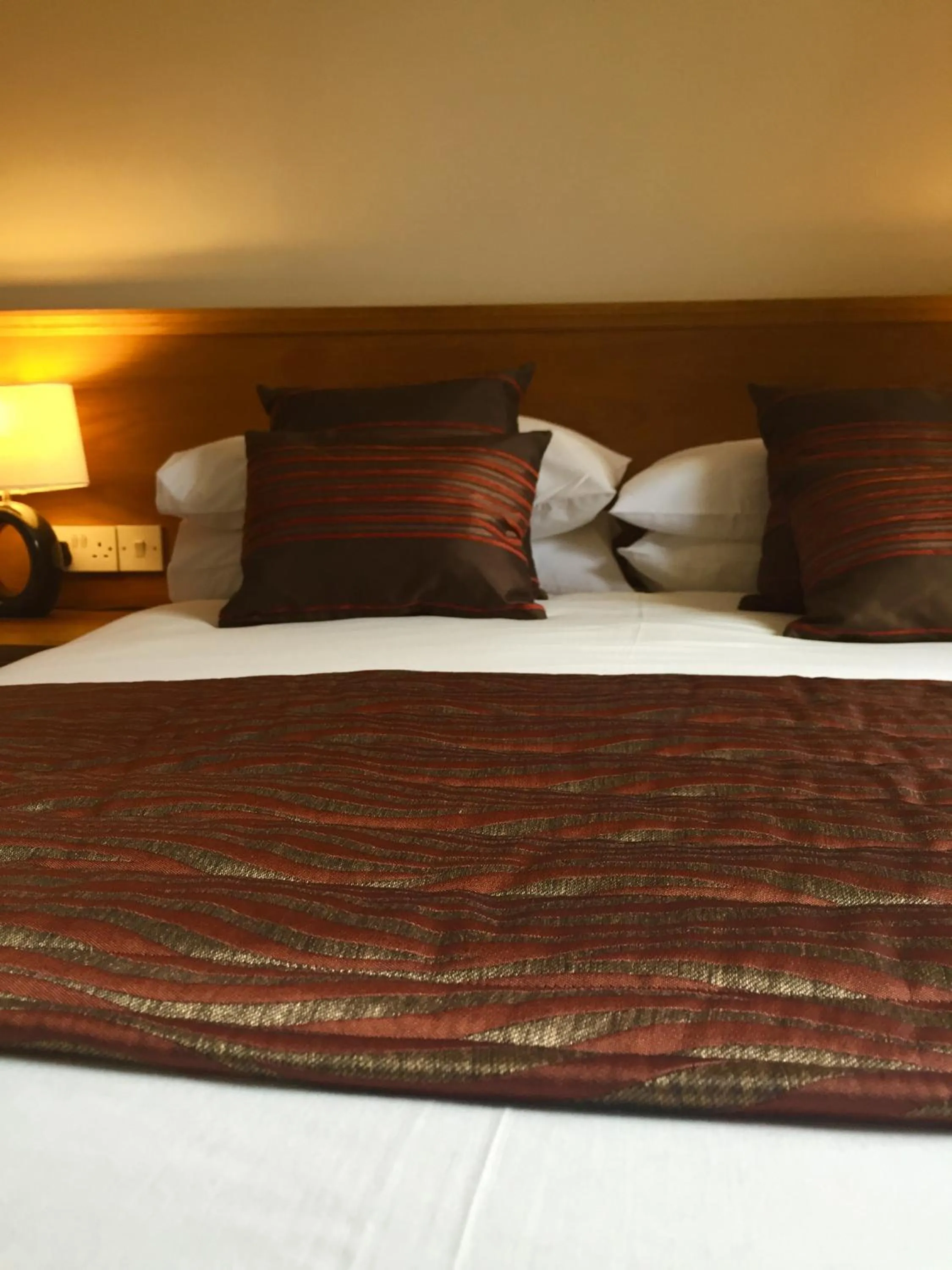 Property building, Bed in Anchorage Hotel & Spa