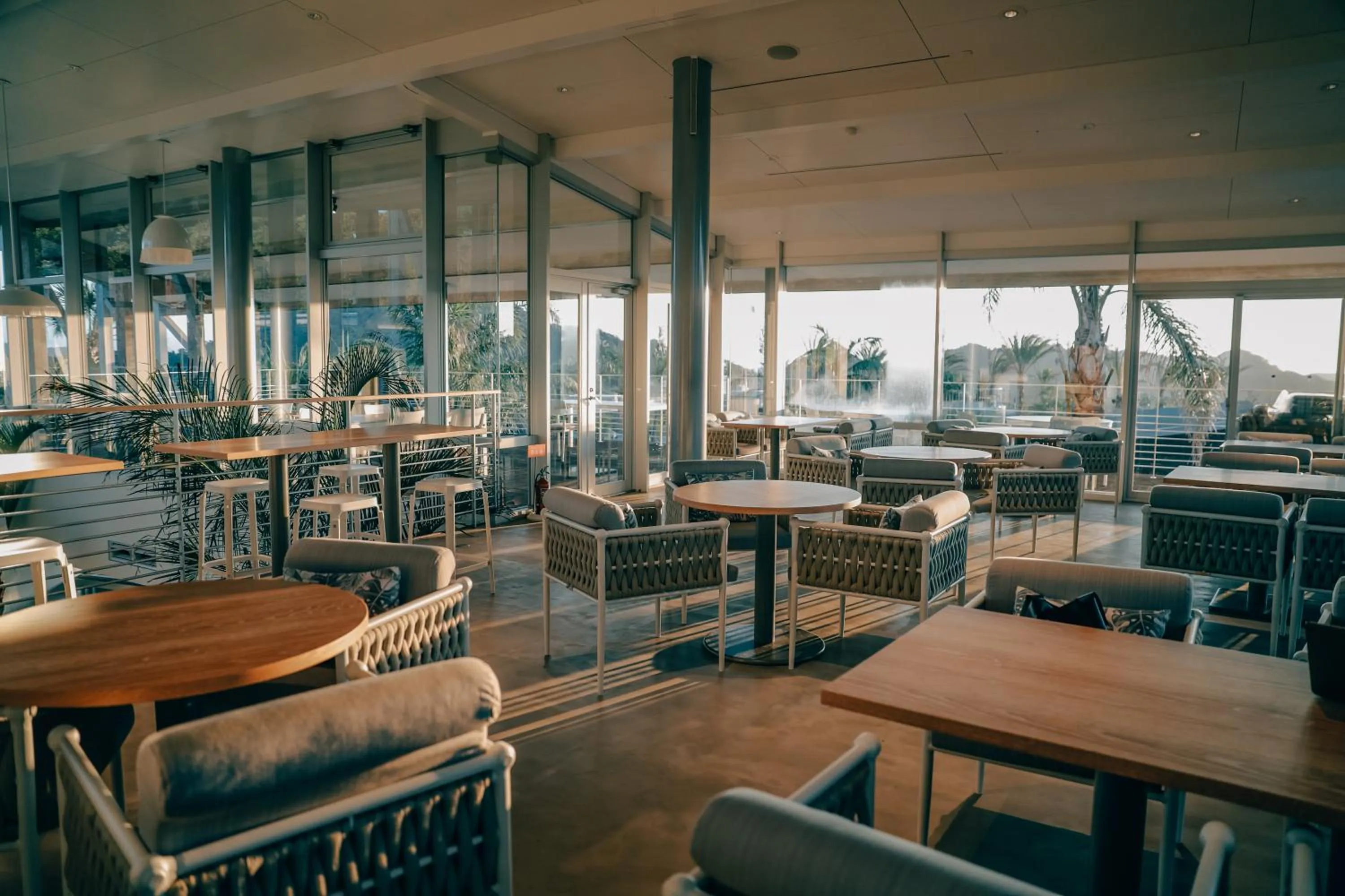 Restaurant/places to eat in BOTANICAL POOL CLUB