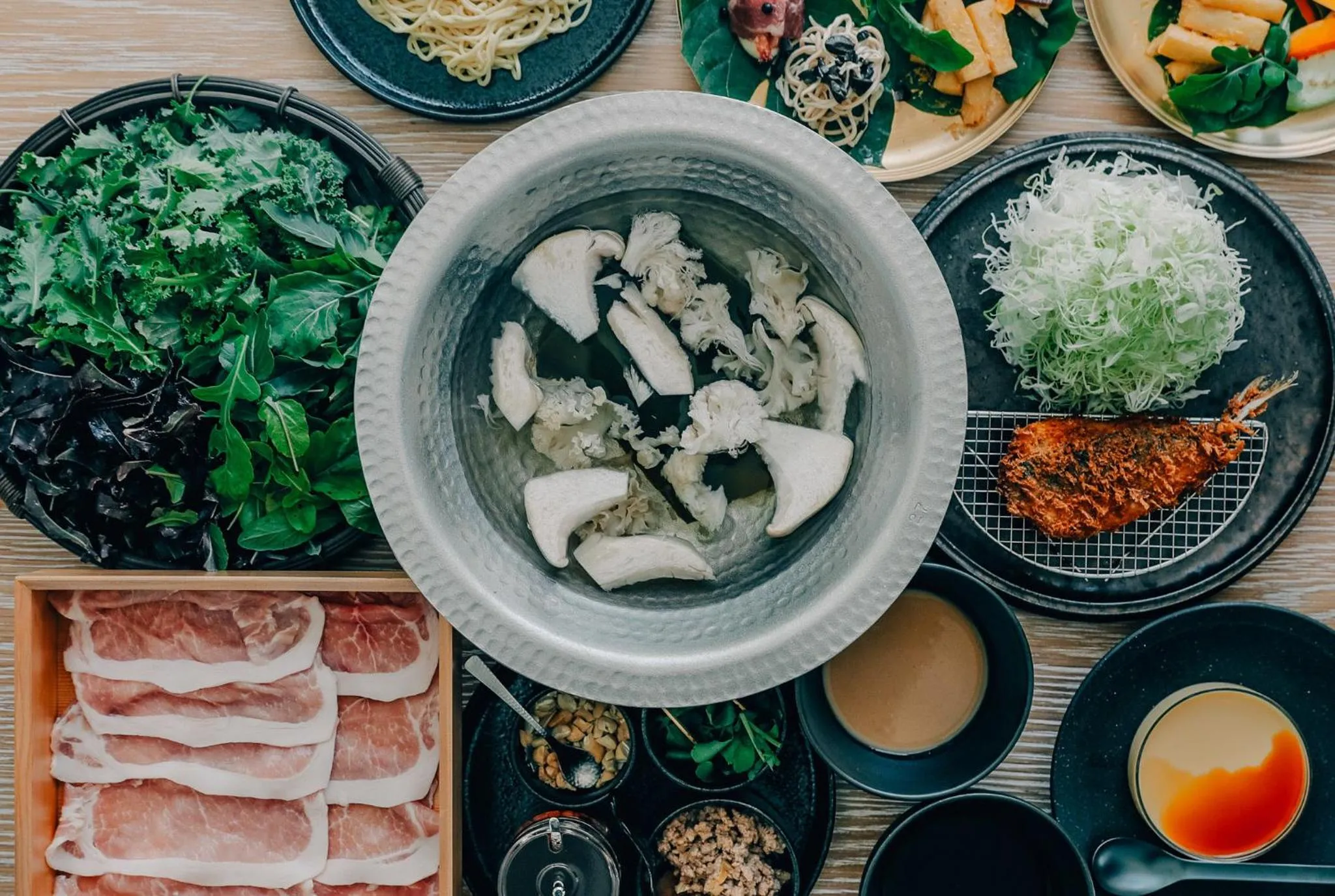 Food and drinks in BOTANICAL POOL CLUB